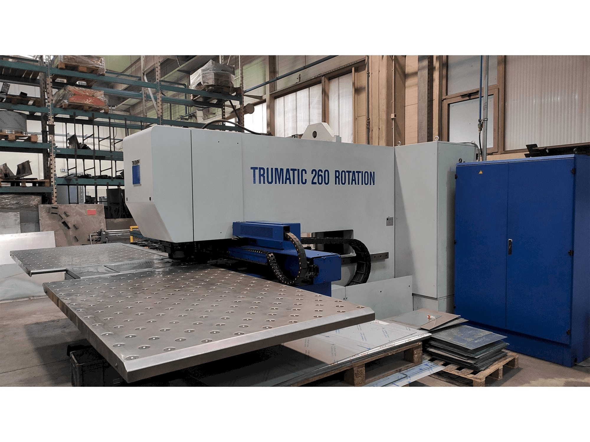 Vista frontal de la máquina Trumpf TC260R
