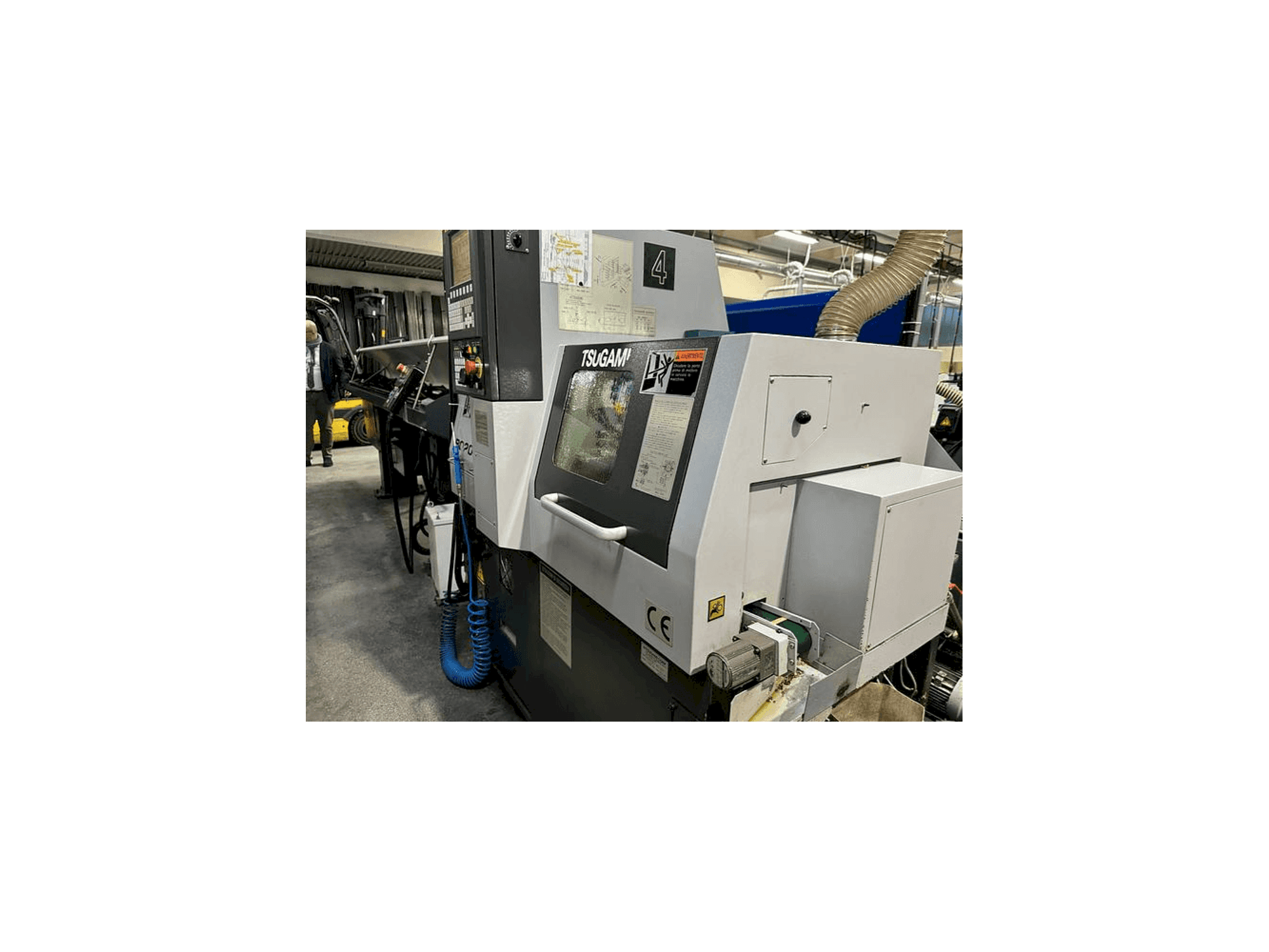 Vista frontal de la máquina TSUGAMI B0205E-II