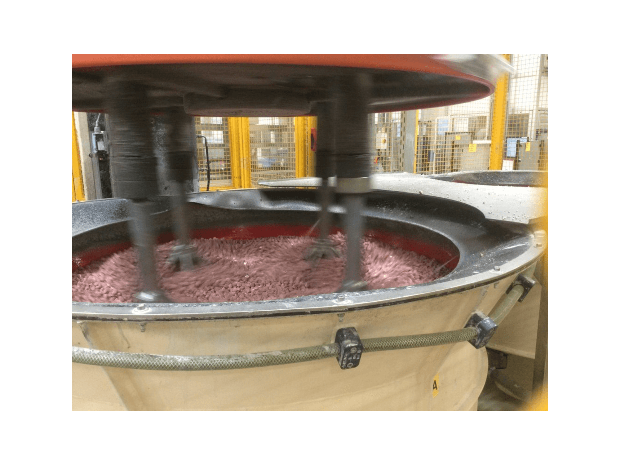 Vista frontal de la máquina Rosler R4/1300.2 SF