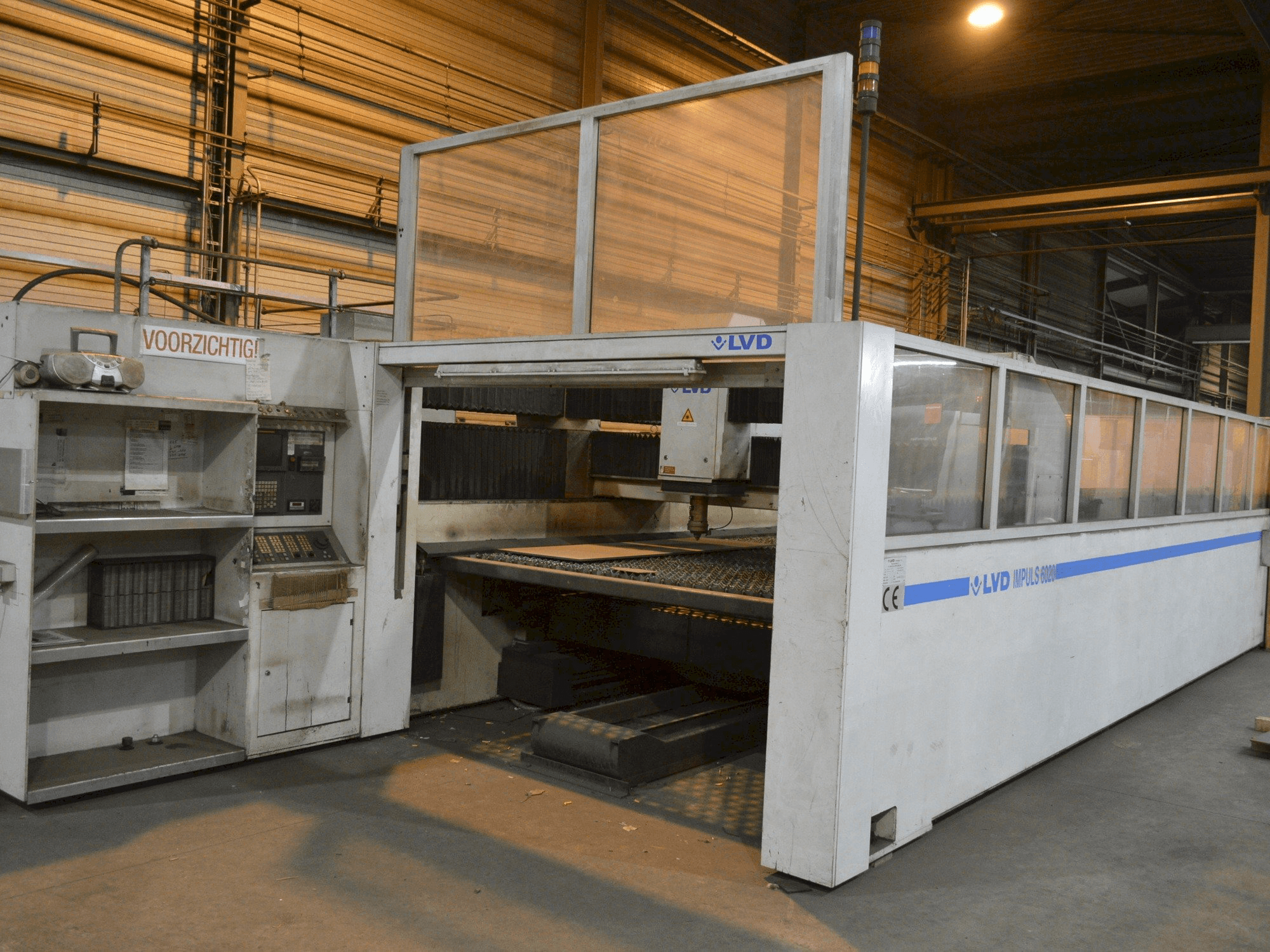 Vista frontal de la máquina LVD IMPULS 6020