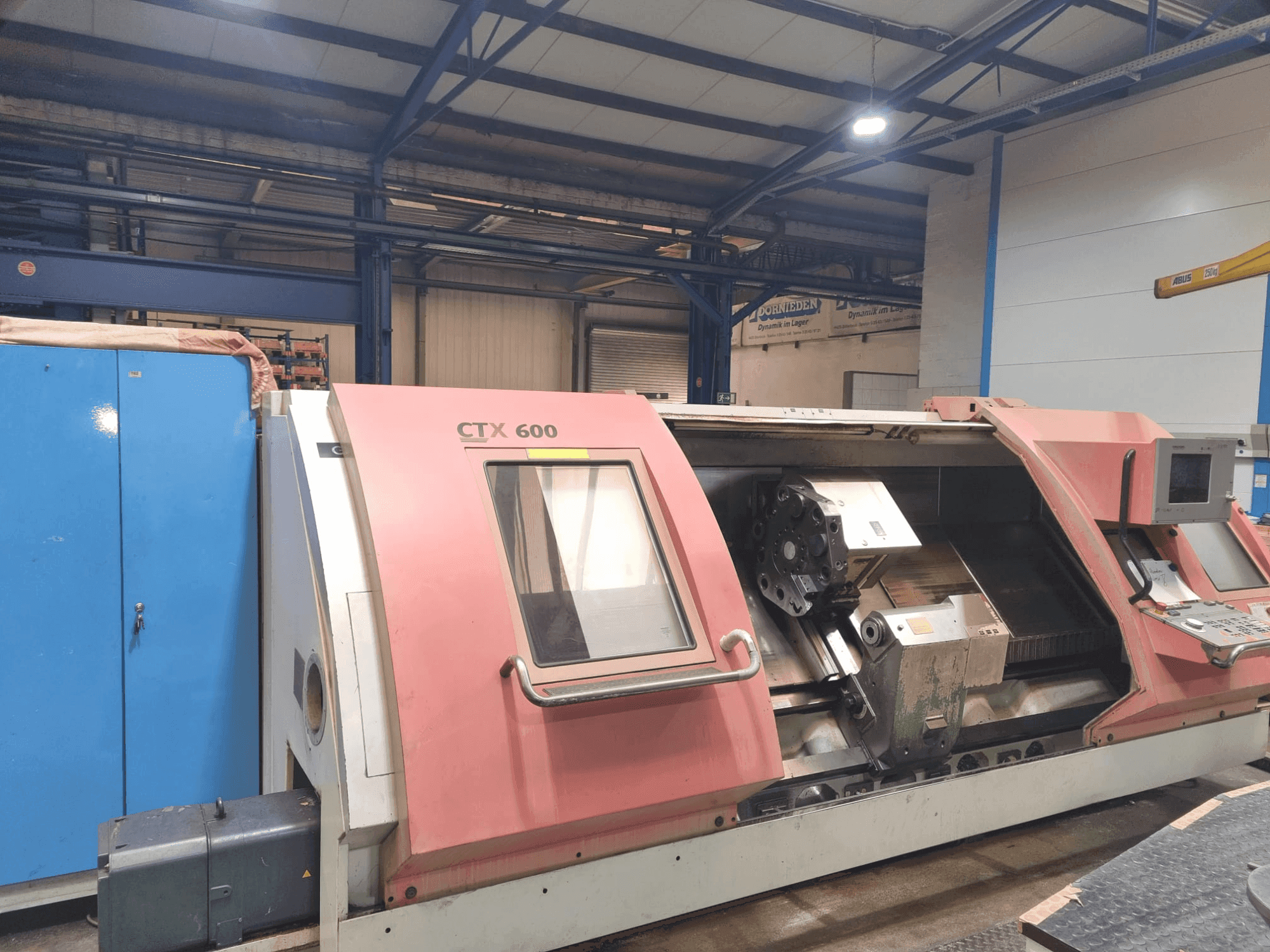 Vista frontal de la máquina Gildemeister CTX 600