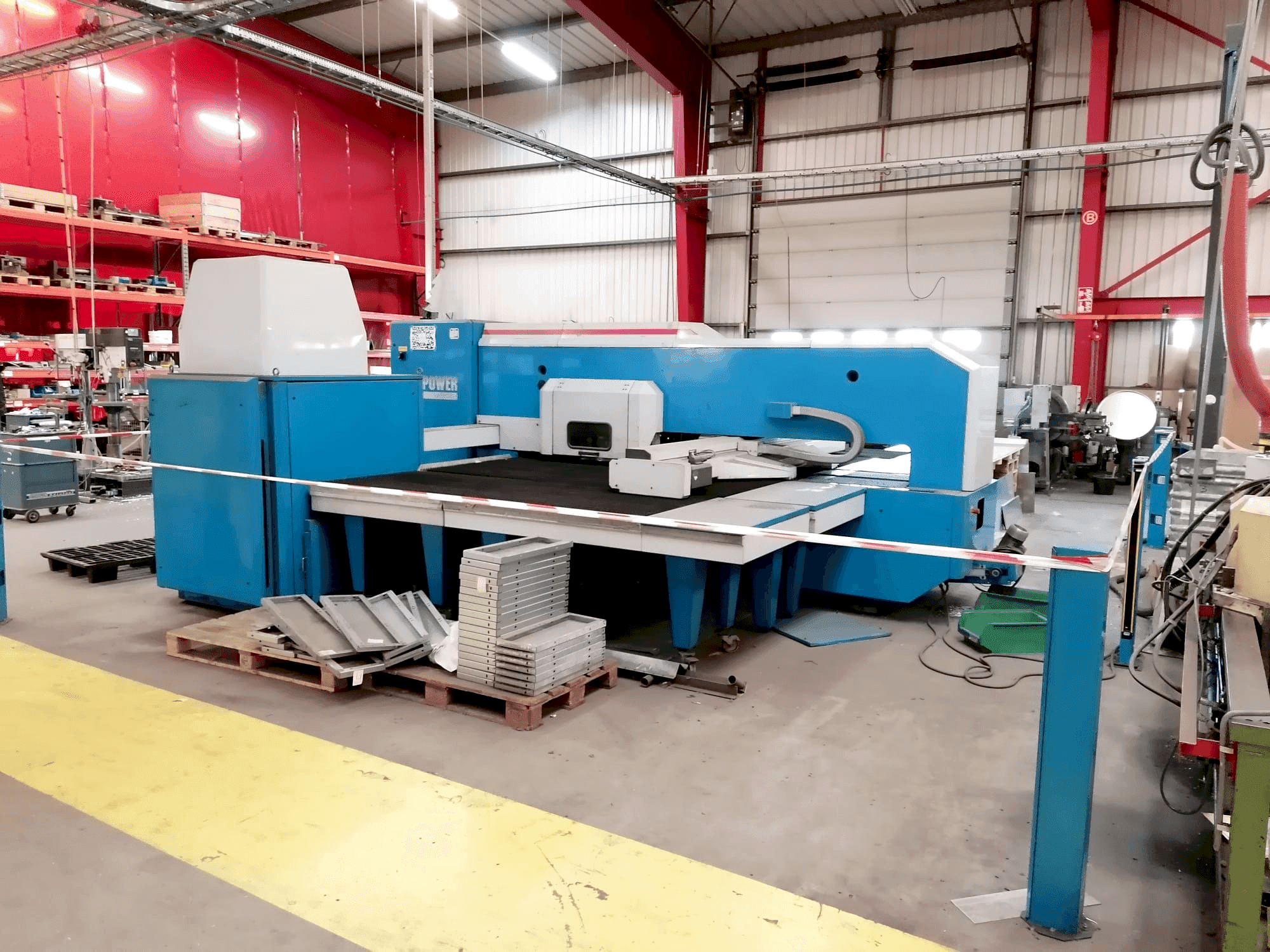 Vista frontal de la máquina Finn-Power F5-20 SB/AM