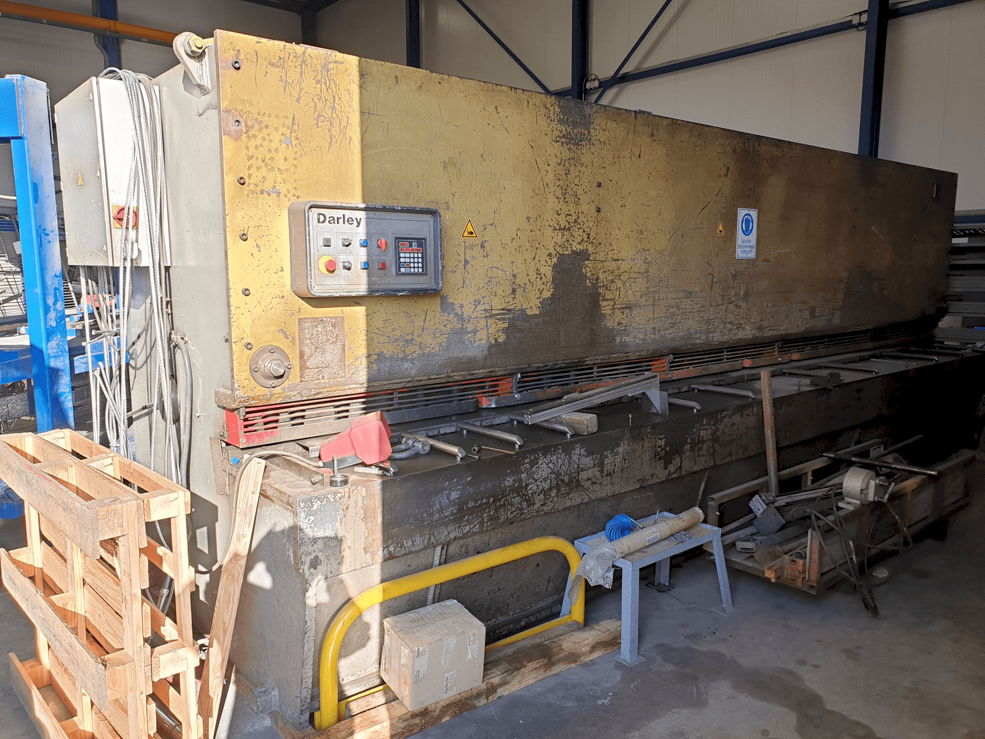 Left view of Darley VS 6100X8 Machine