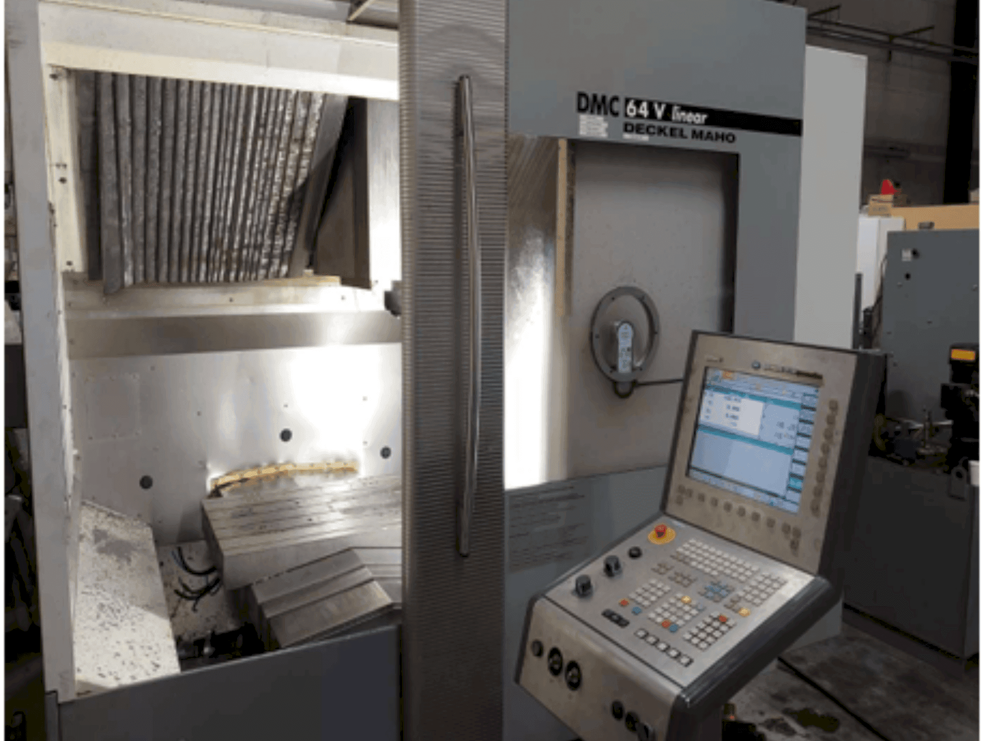 Vista frontal de la máquina DMG DECKEL MAHO DMC 64V linear