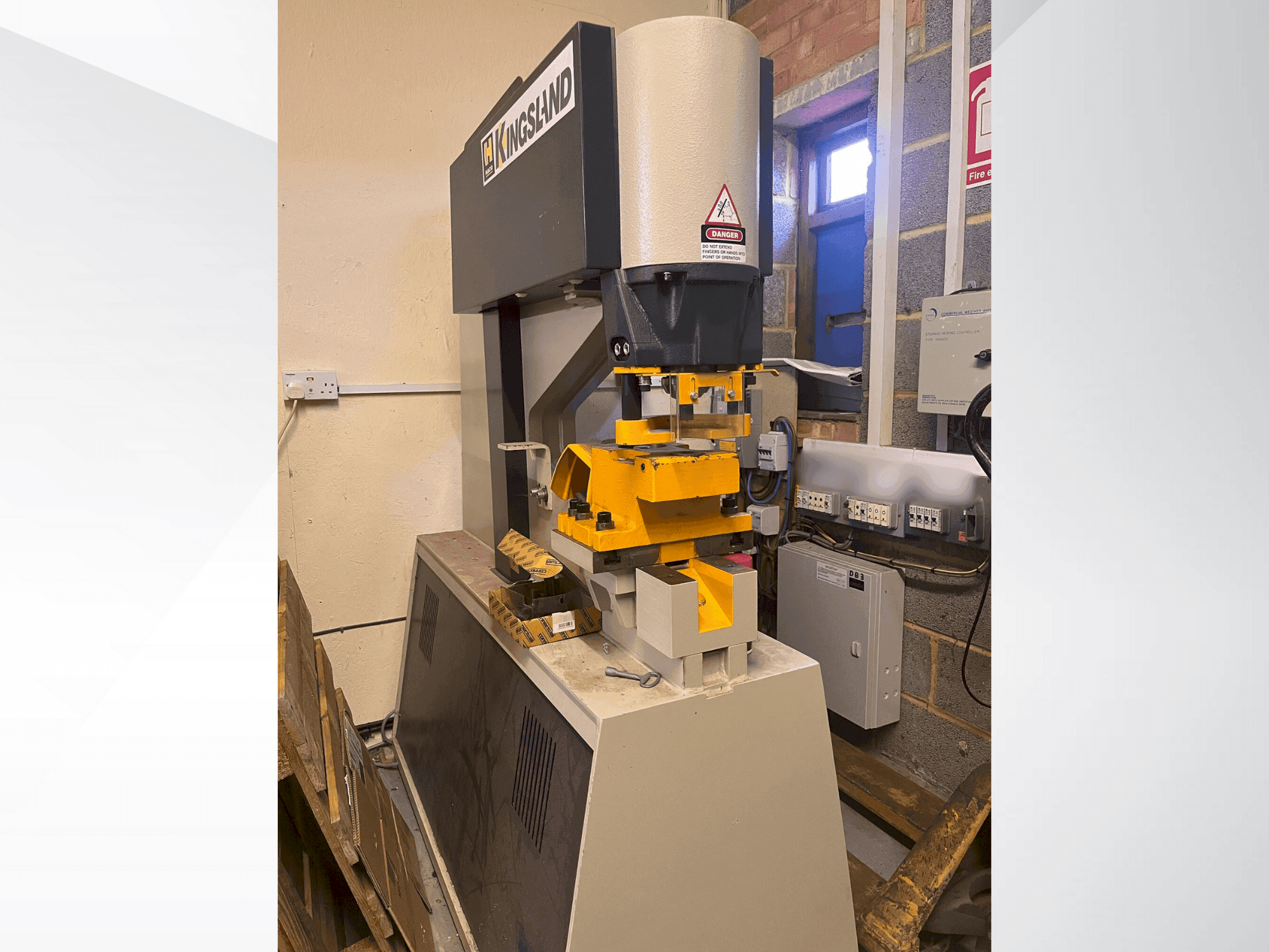 Vista frontal de la máquina HACO Kingsland 60p