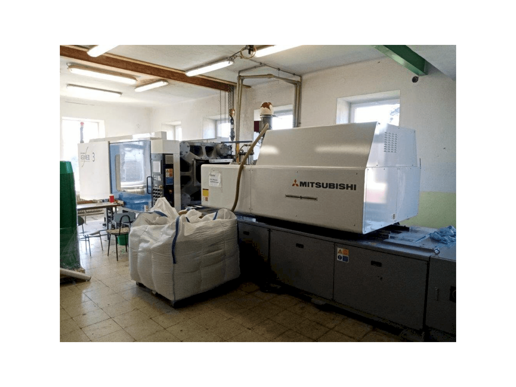 Vista frontal de la máquina Mitsubishi 450 ME II-70