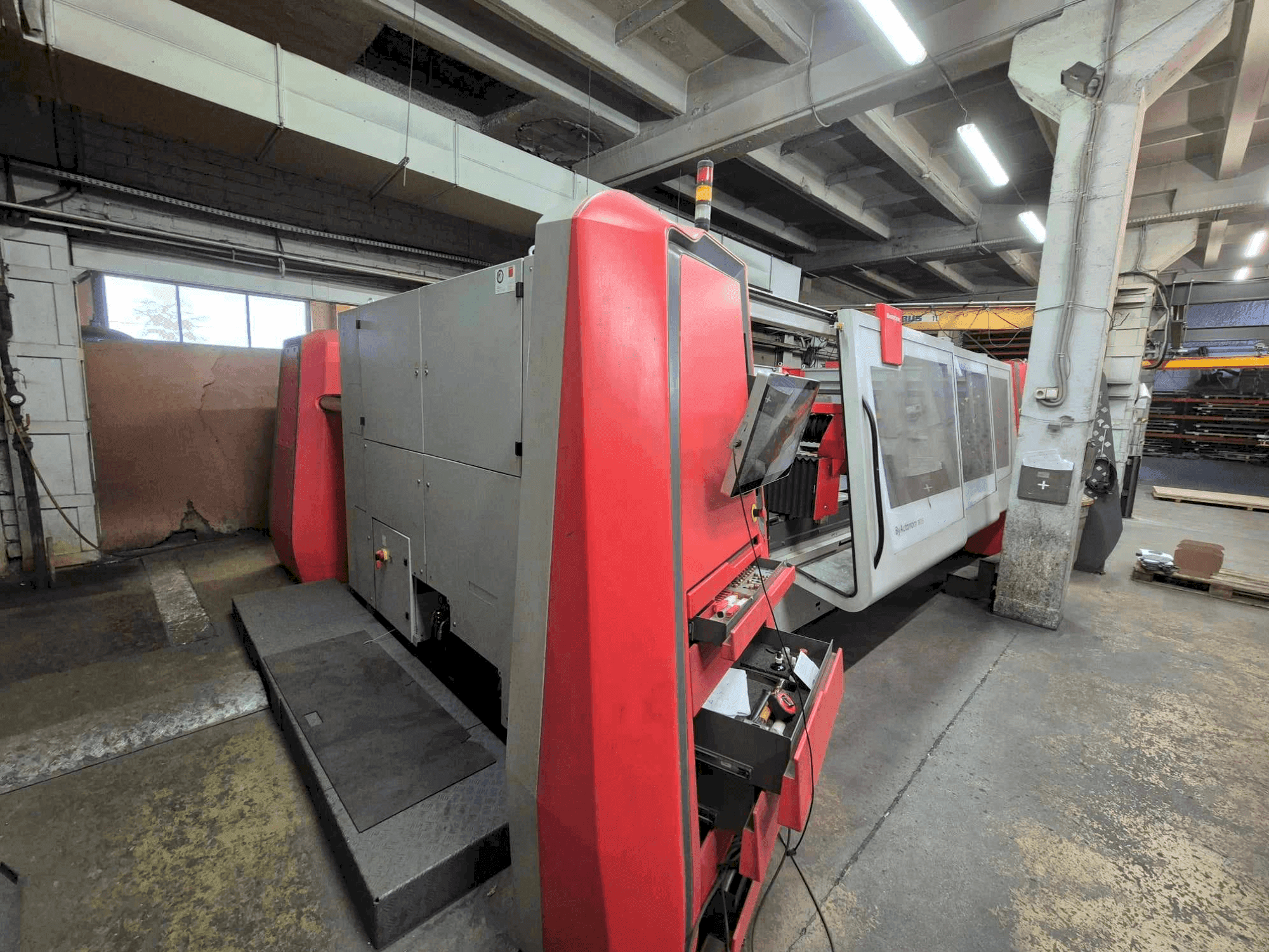 Vista frontal de la máquina Bystronic ByAutonom 3015