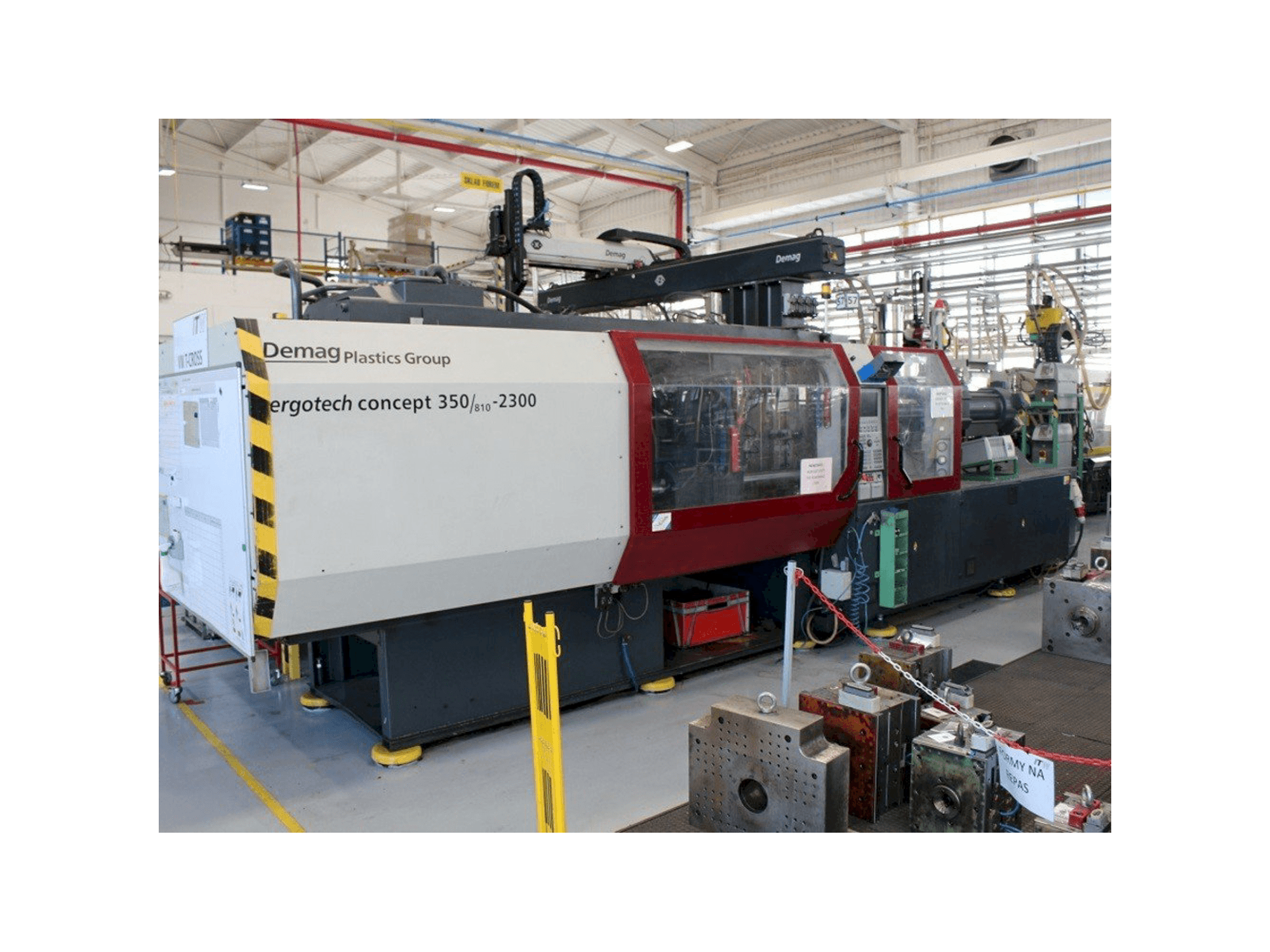 Vista lateral izquierda de la máquina DEMAG Ergotech 350/810-2300