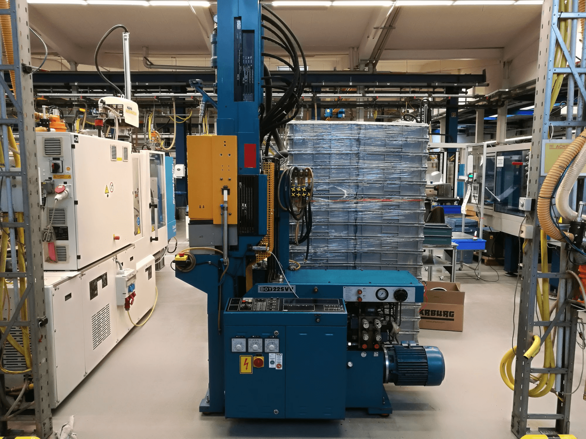 Vista frontal de la máquina BOY 22 S VV