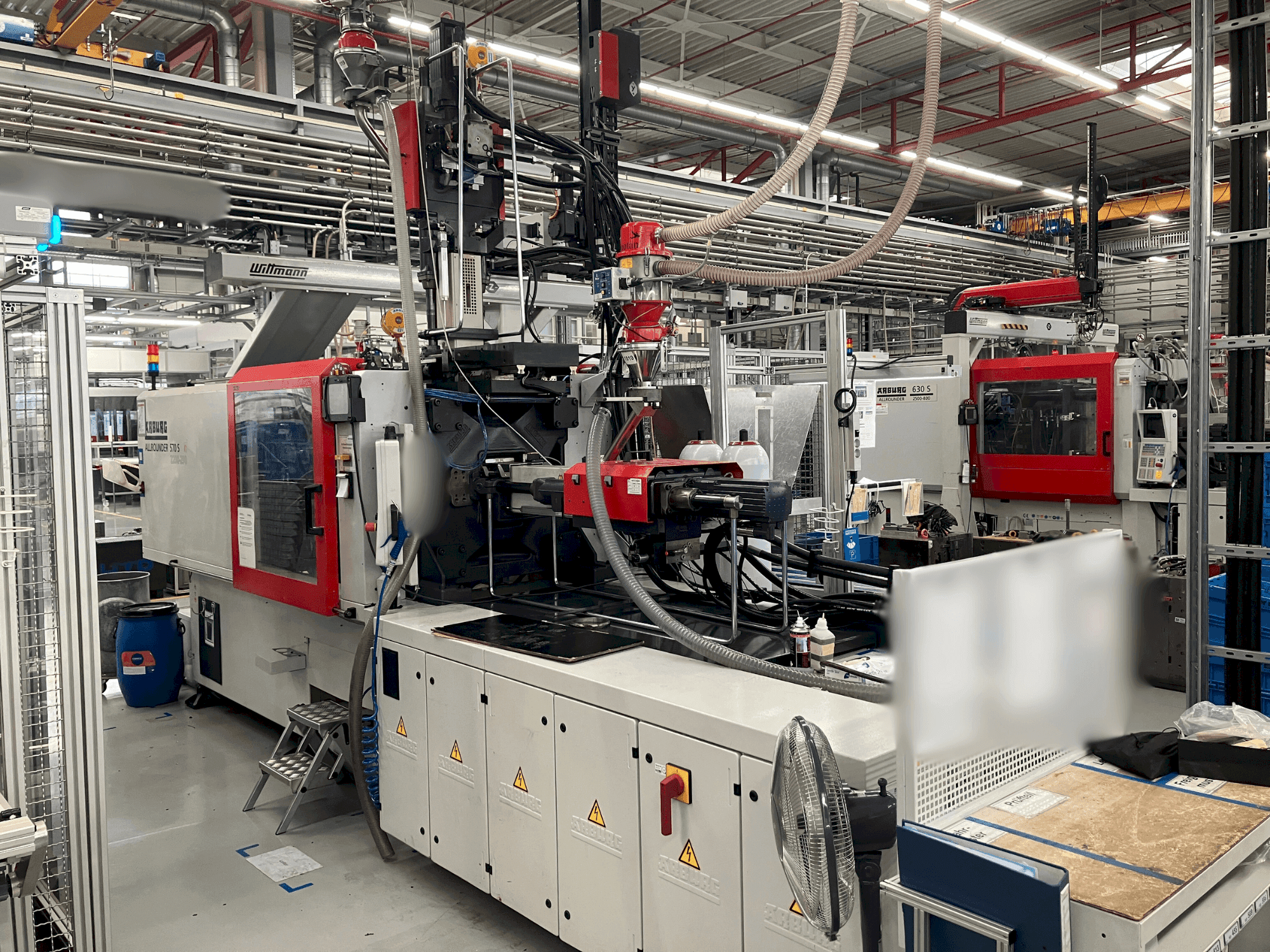 Front view of Arburg Allrounder 570 S 2200-290 / 170 machine