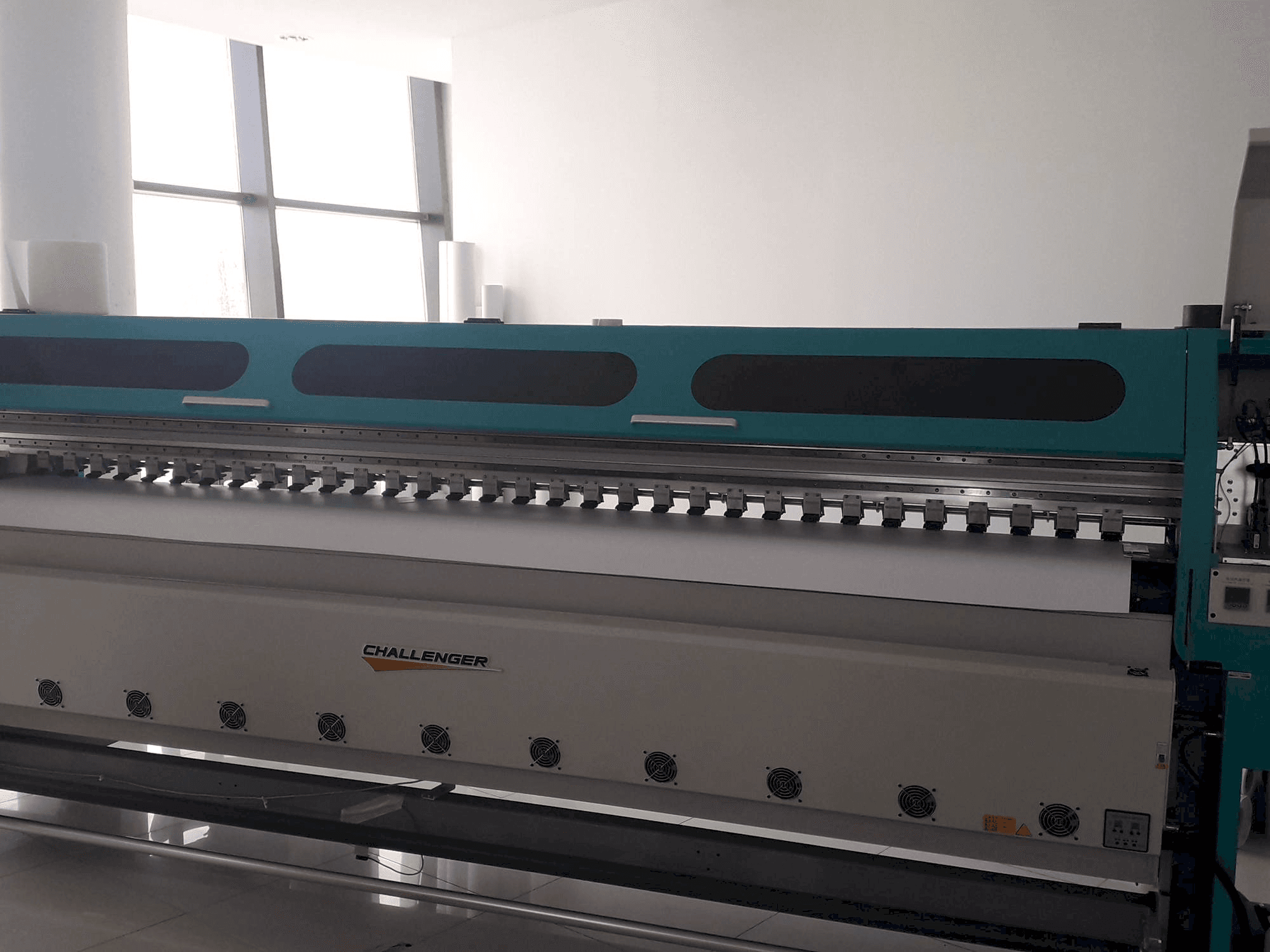 Vista frontal de la máquina Challenger FY-3200AT Plus-H4