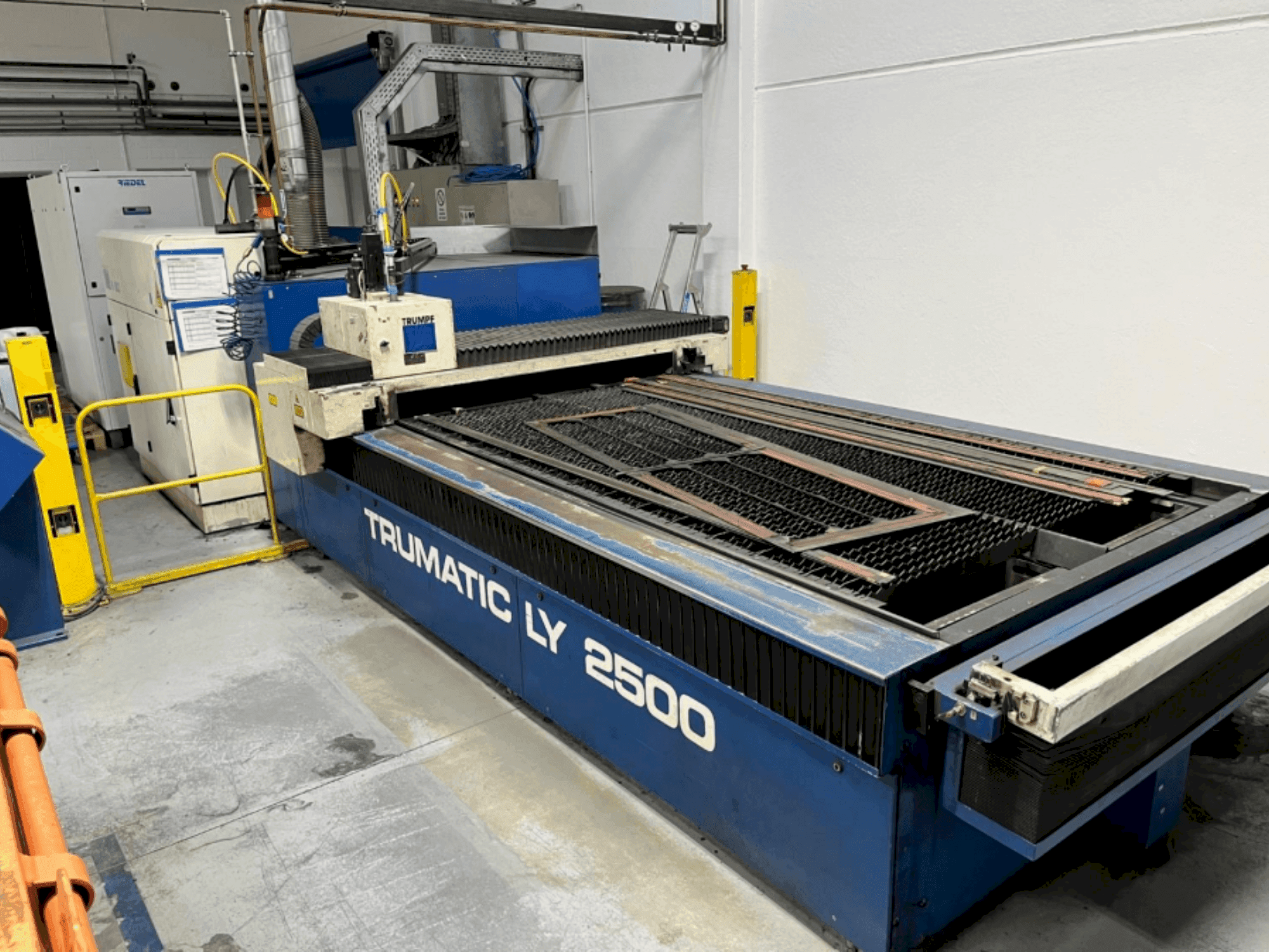 Front view of TRUMPF Trumatic LY2500 machine