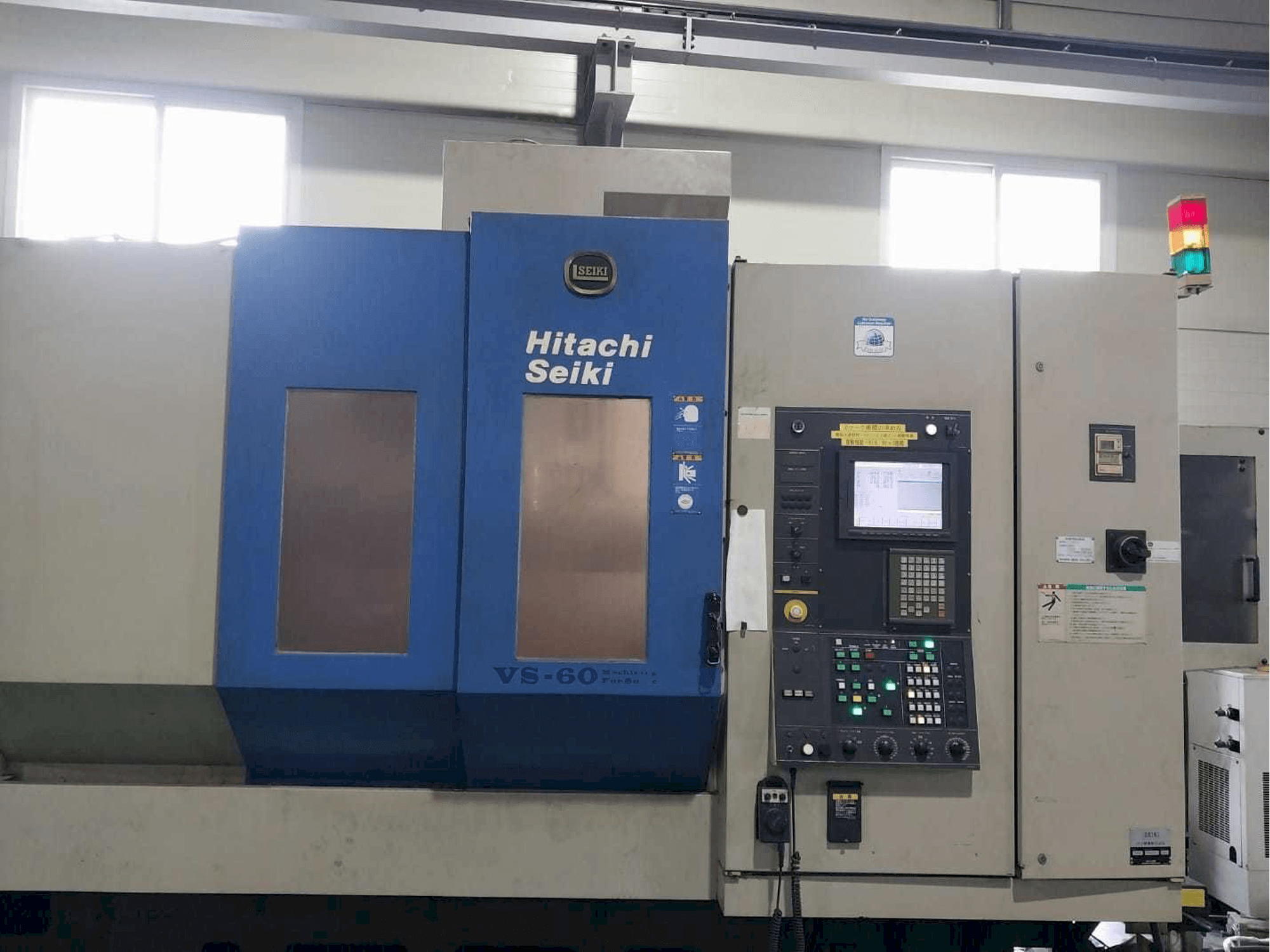 Vista frontal de la máquina HITACHI SEIKI VS60