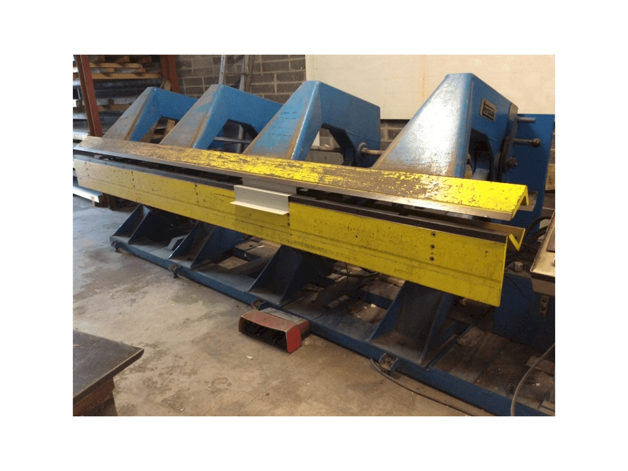 Vista frontal de la máquina Tensol P200-4