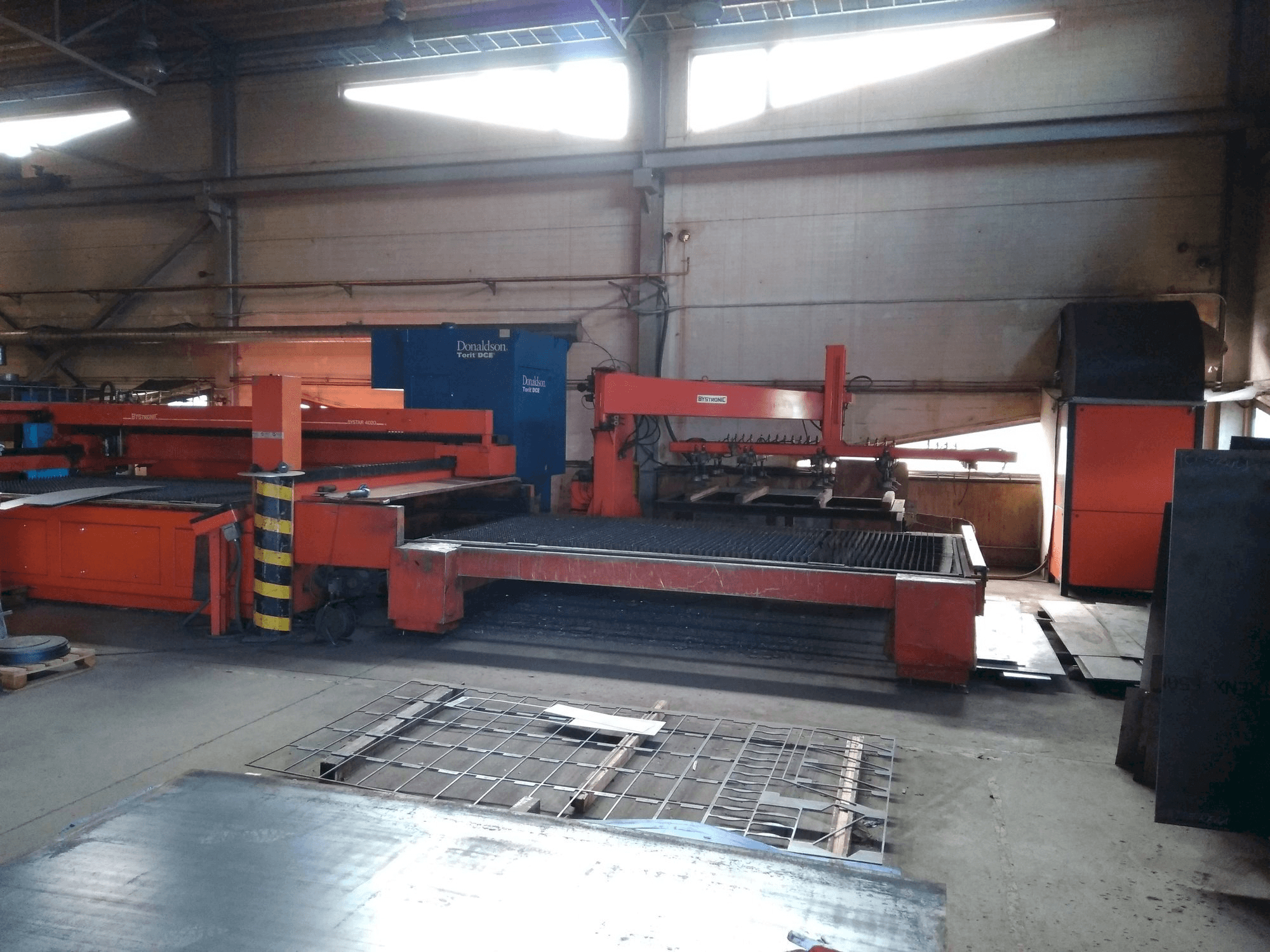 Vista frontal de la máquina Bystronic BTL 2800