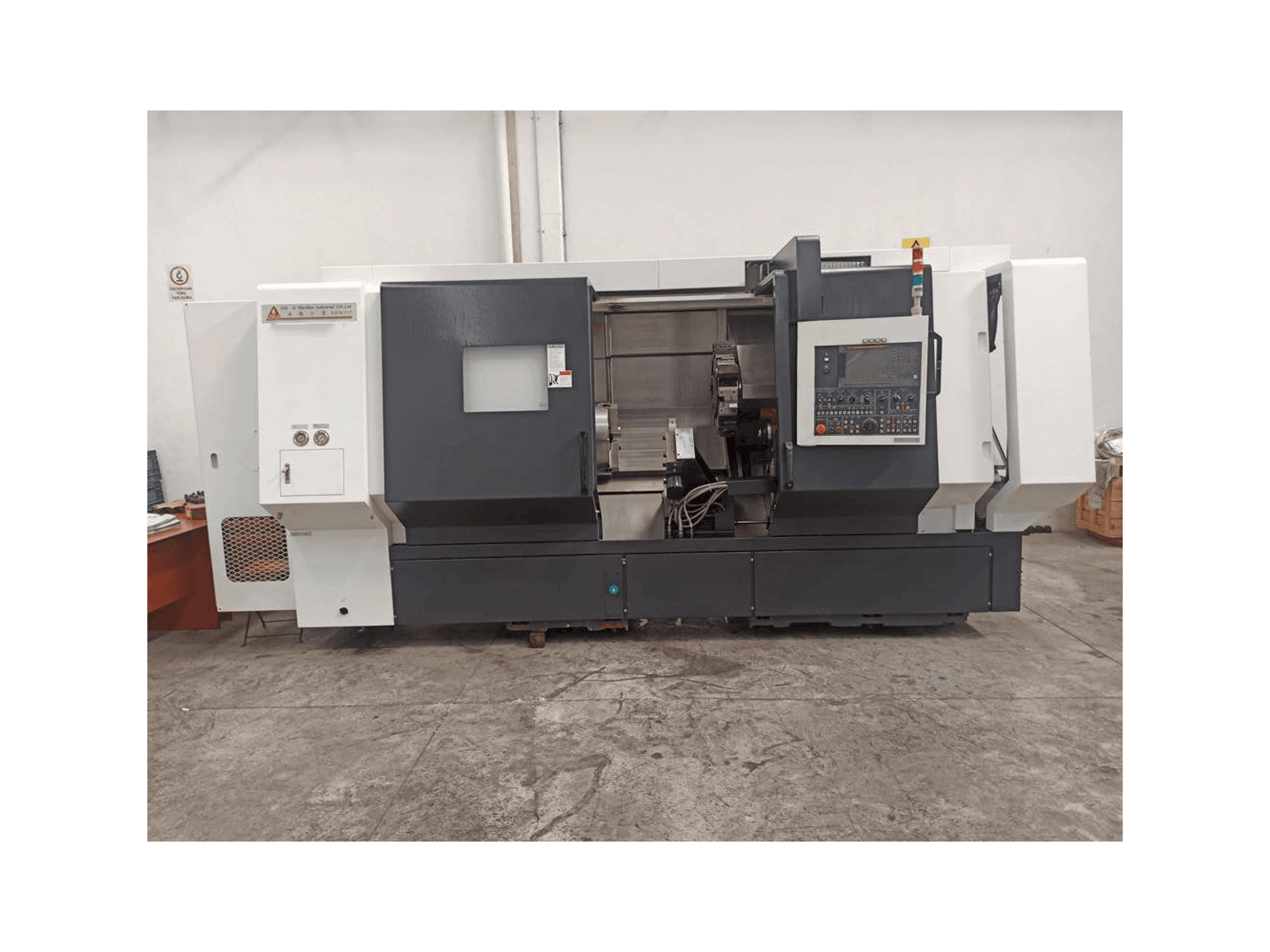 Vista frontal de la máquina YOU JI Yv 36/135