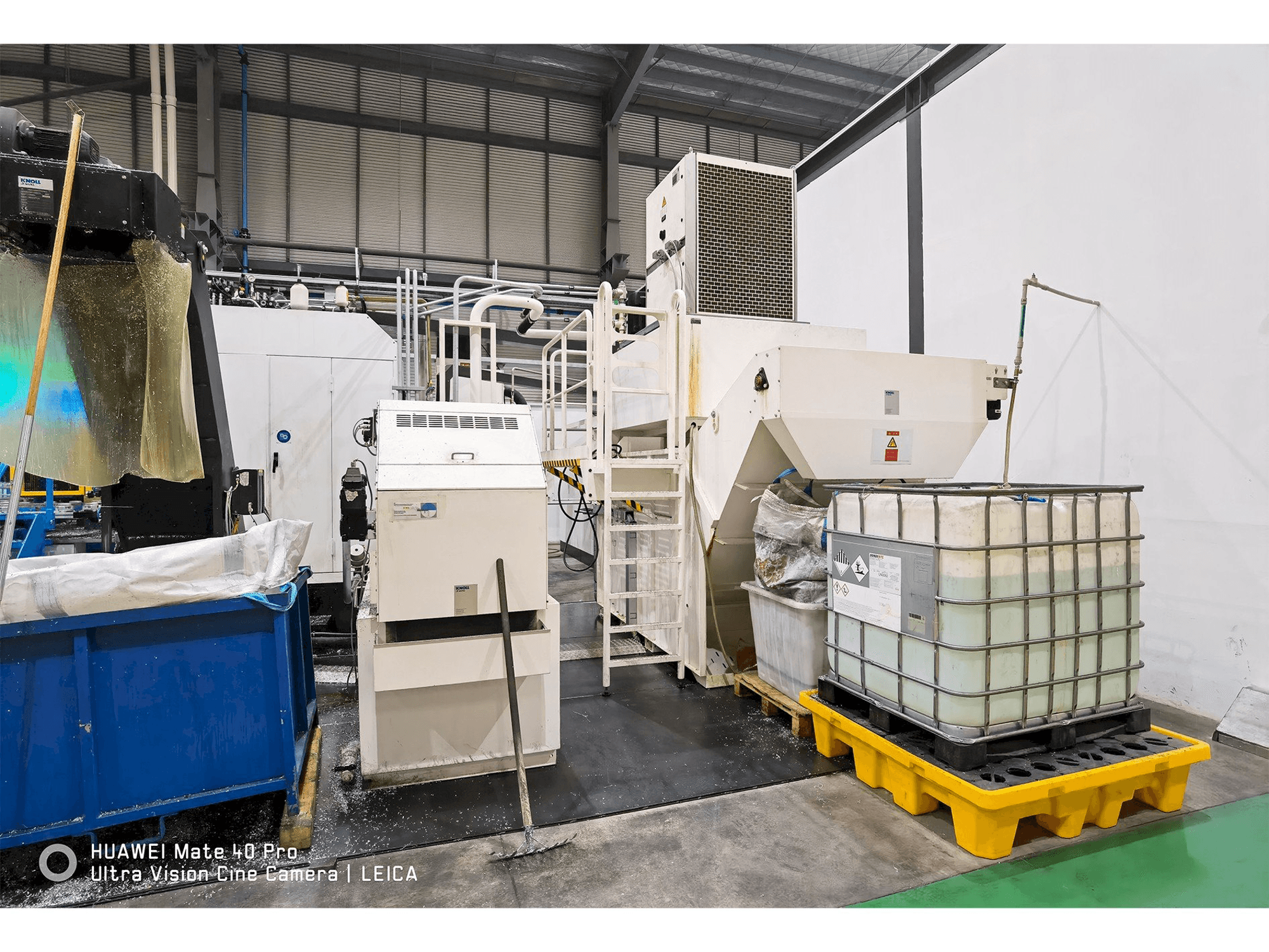 Vista frontal de la máquina GNUTTI G359