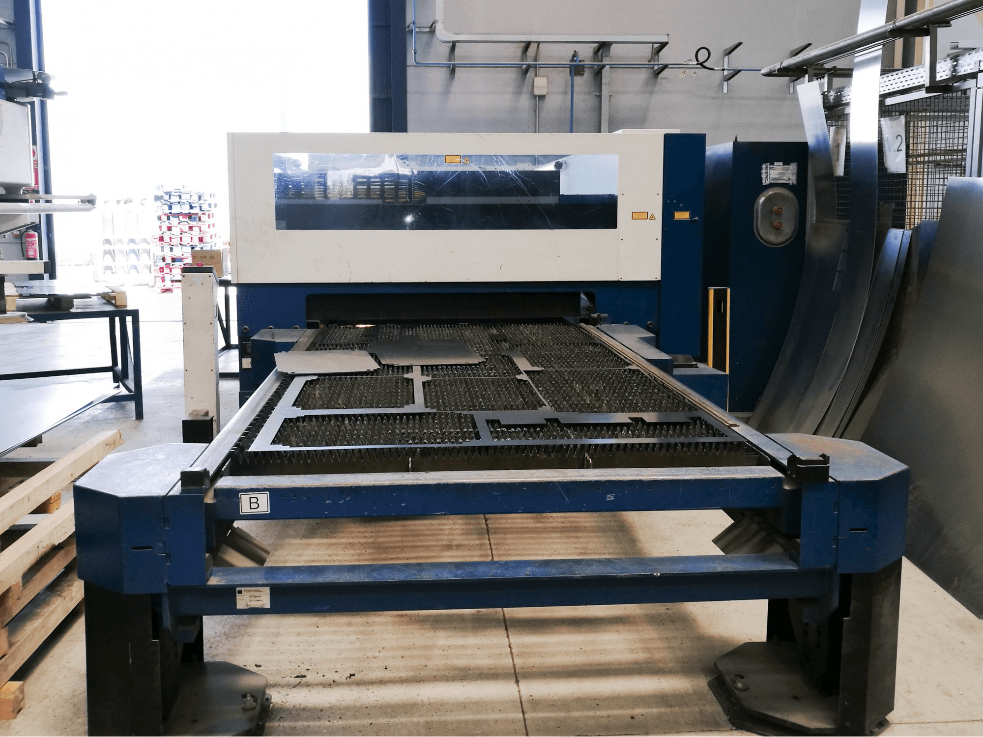 Vista frontal de la máquina Trumpf TruLaser 3530