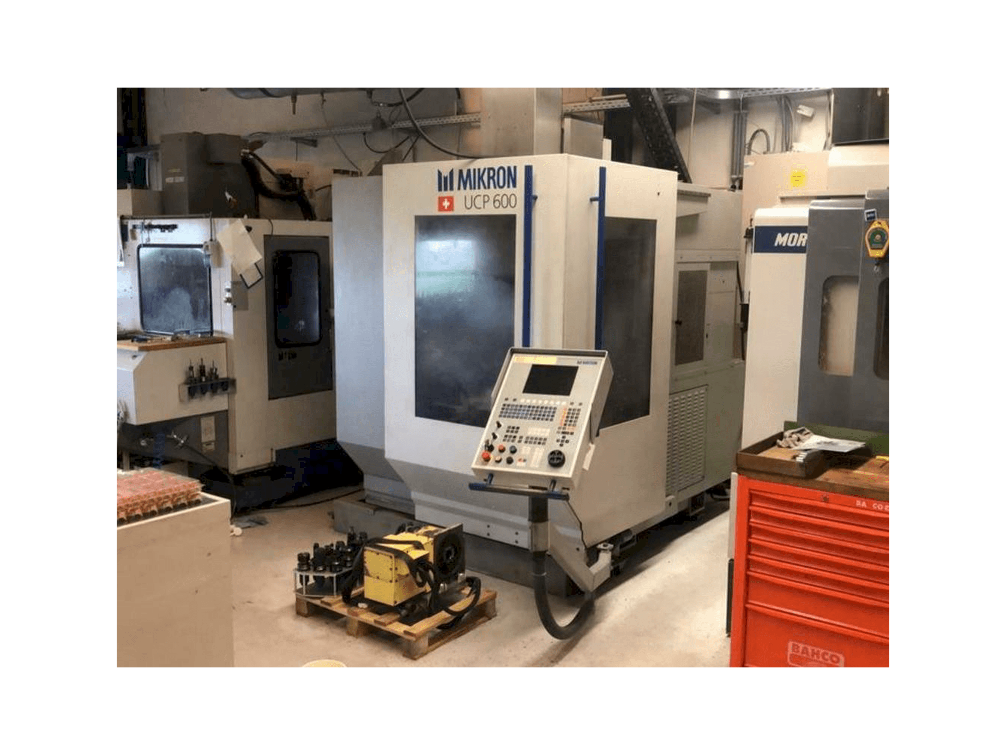 Vista frontal de la máquina MIKRON UCP600