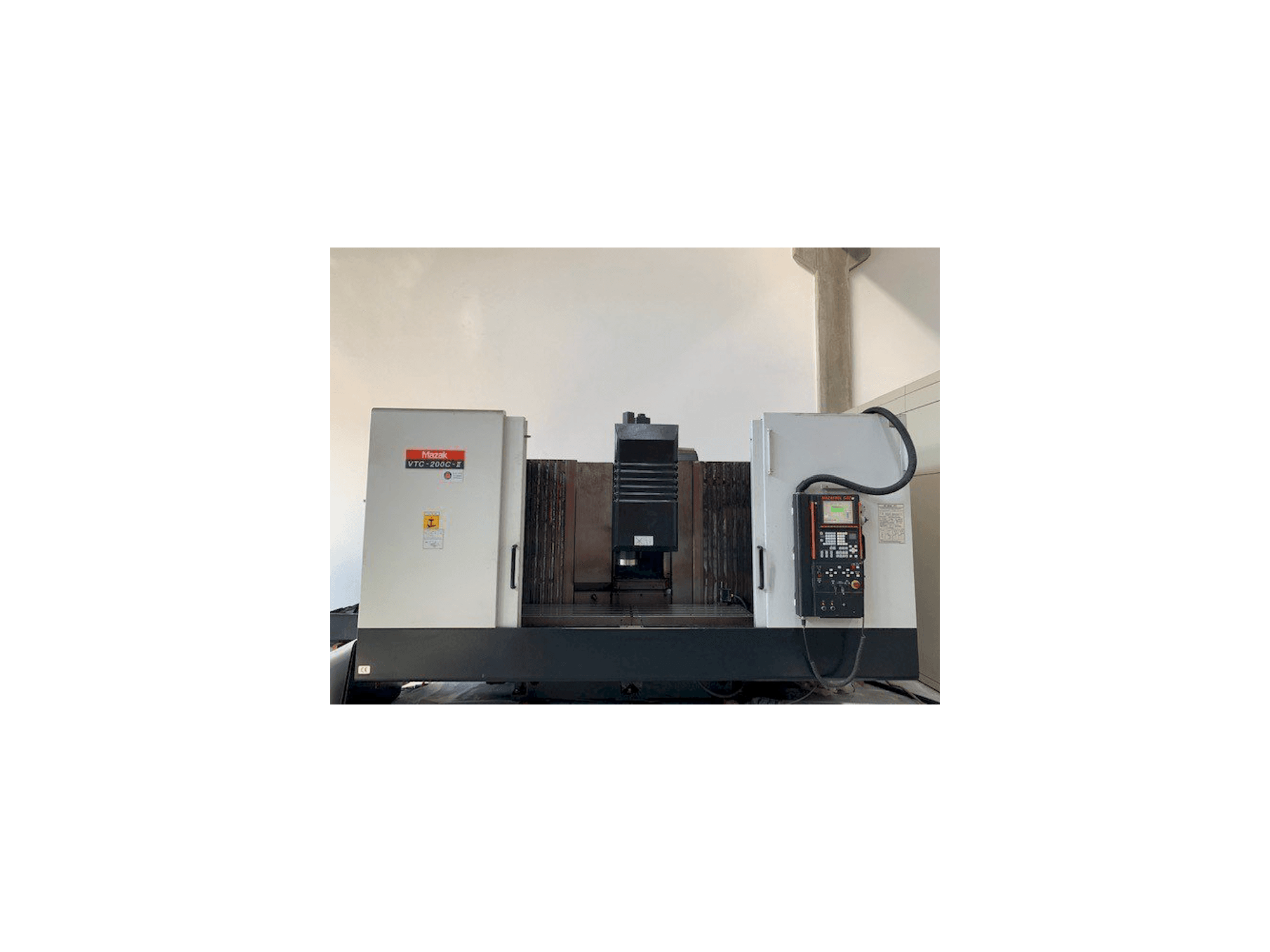 Vista frontal de la máquina Mazak VT 200C II
