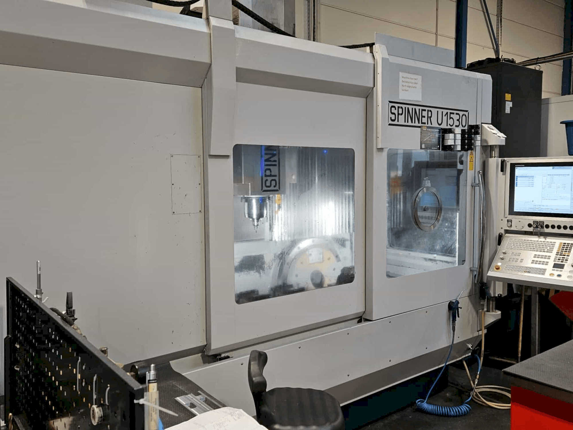 Vista frontal de la máquina SPINNER U 1530