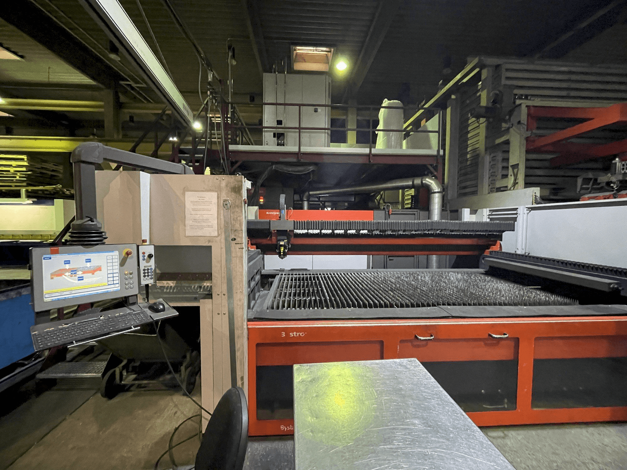 Vista frontal de la máquina Bystronic Bylaser 4400