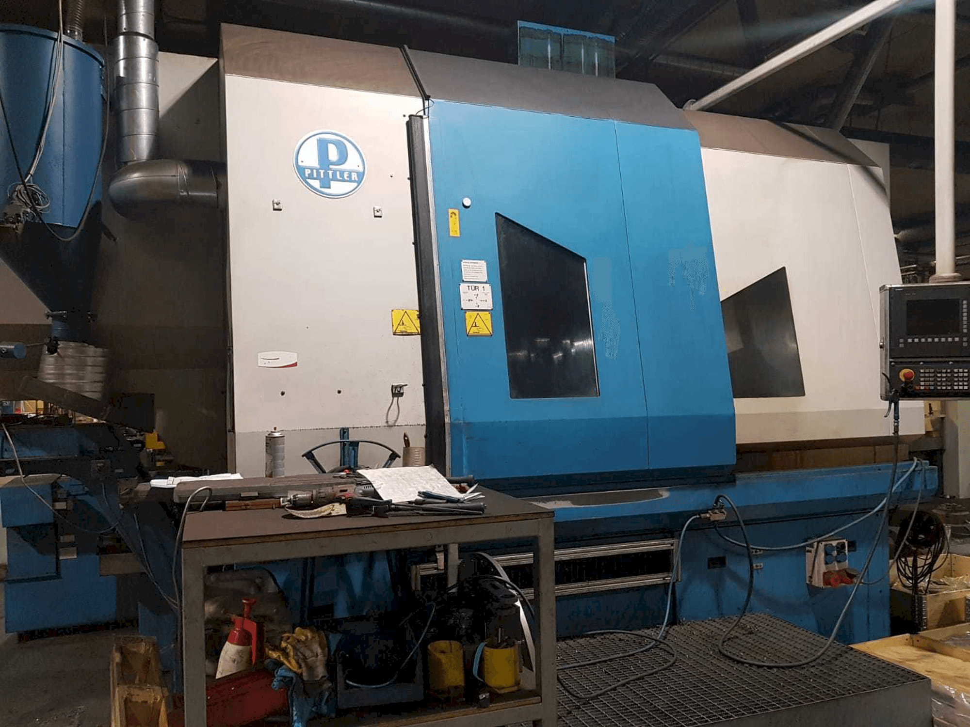 Vista frontal de la máquina Pittler PV 1000
