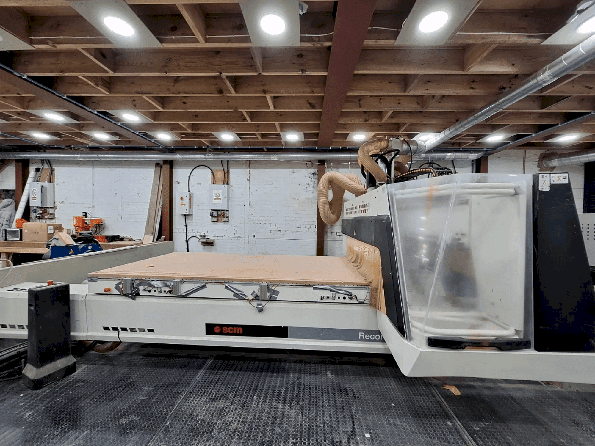 Vista frontal de la máquina SCM Record 125 N