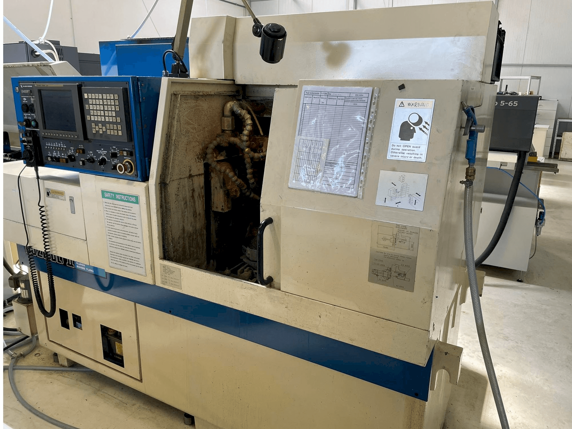 Vista lateral derecha de la máquina TSUGAMI BS20-II