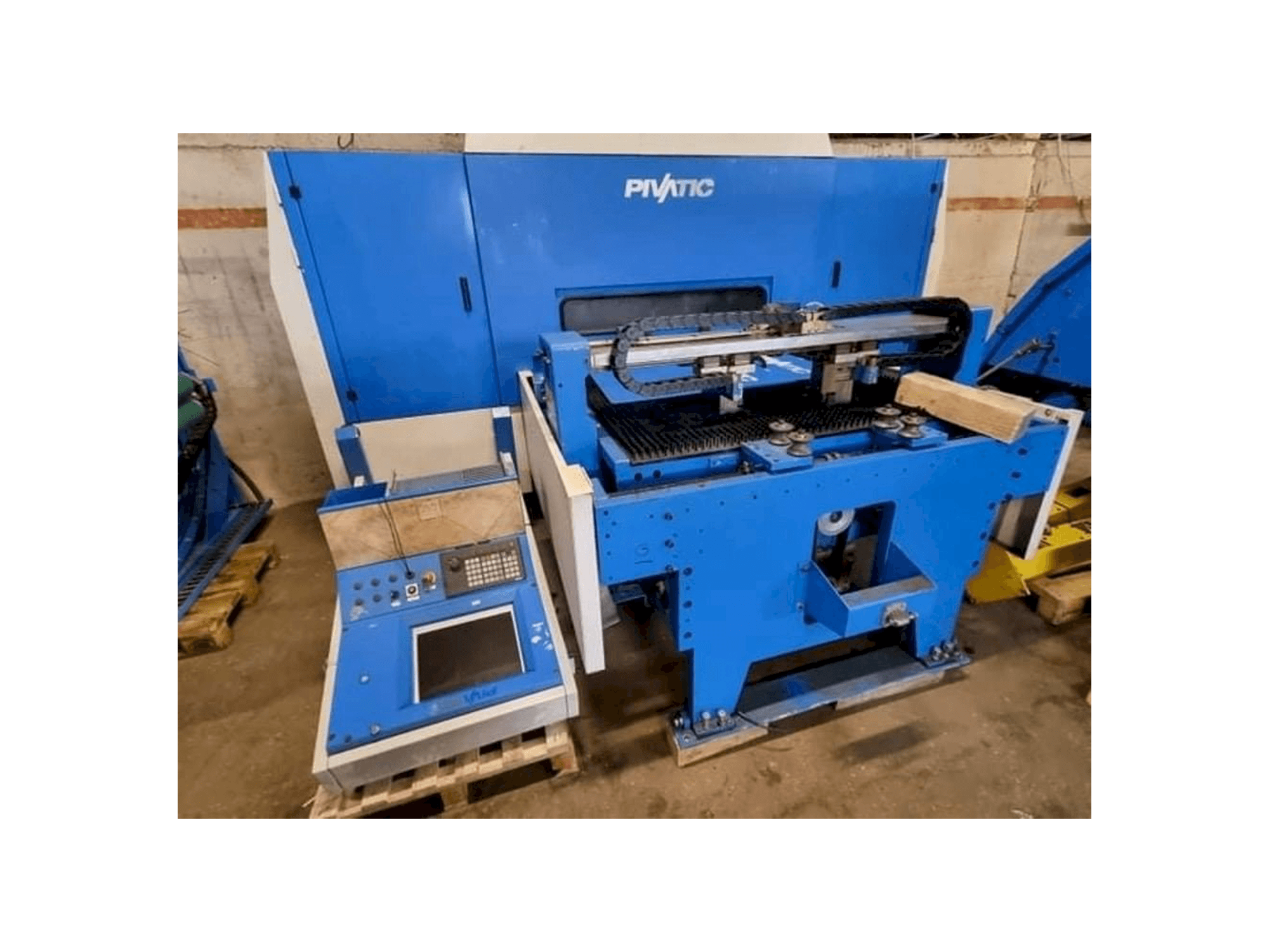 Front view of Pivatic PCC125 machine