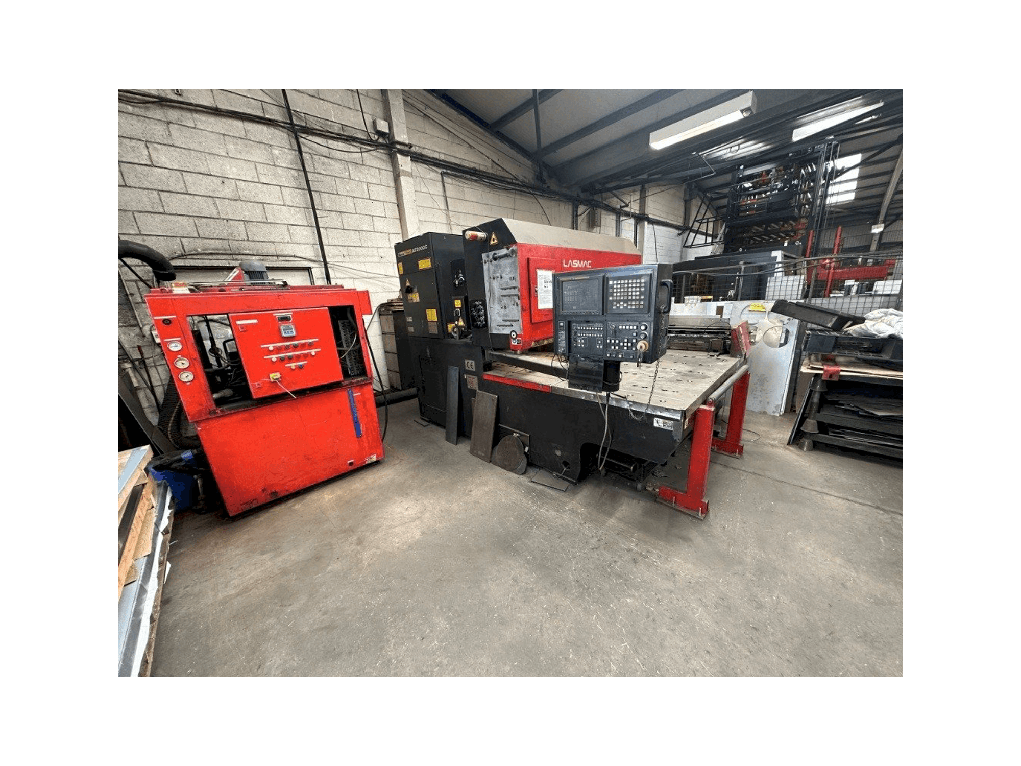 Vista frontal de la máquina AMADA Lasmac LC1212A3