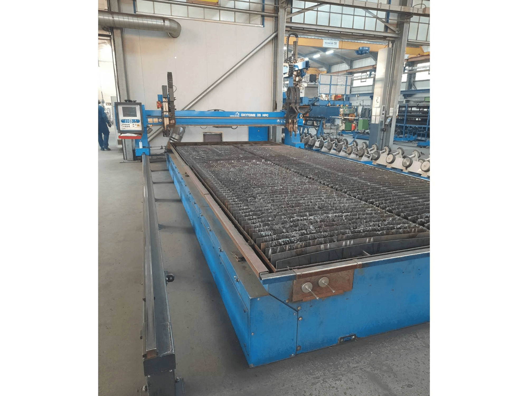 Vista frontal de la máquina Oerlikon Oxytome 35 HPC