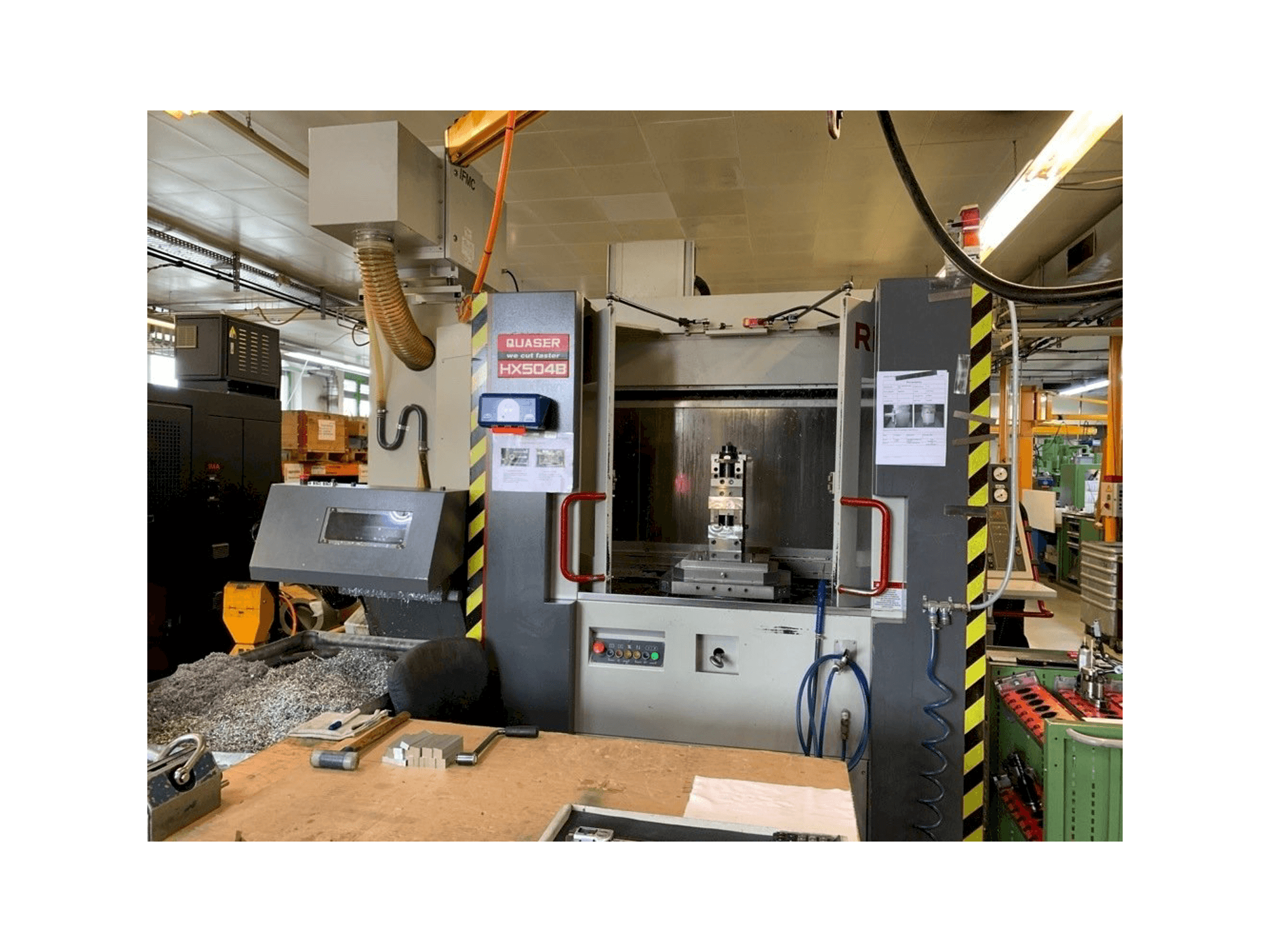 Vista frontal de la máquina Quaser HX504B