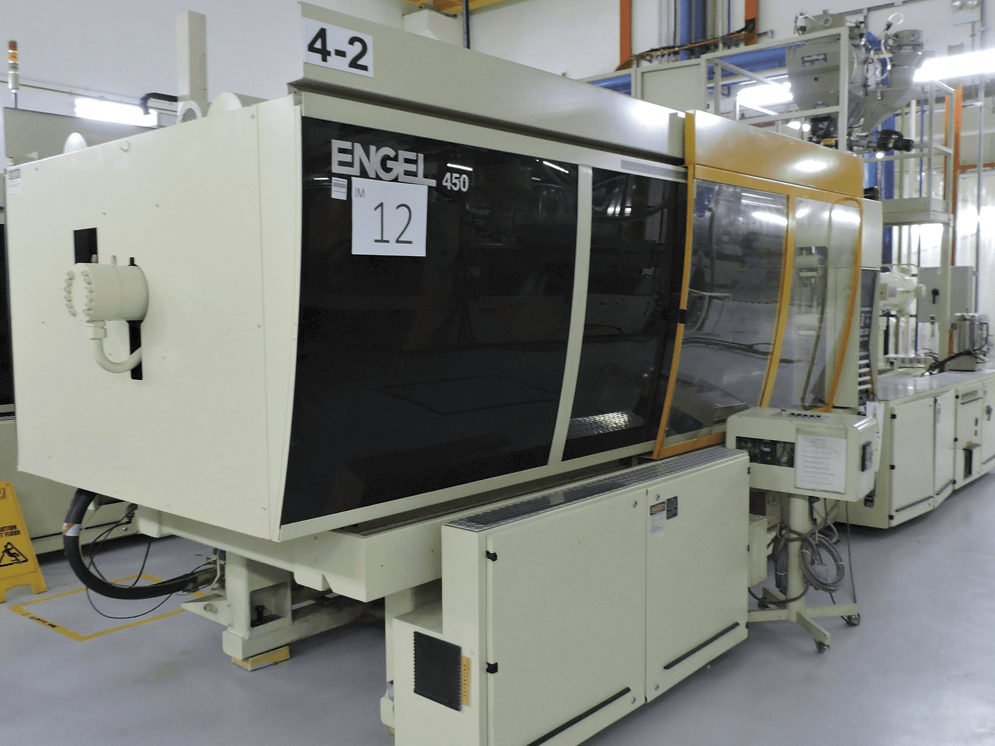 Vista frontal de la máquina ENGEL ES1300/450 BHP