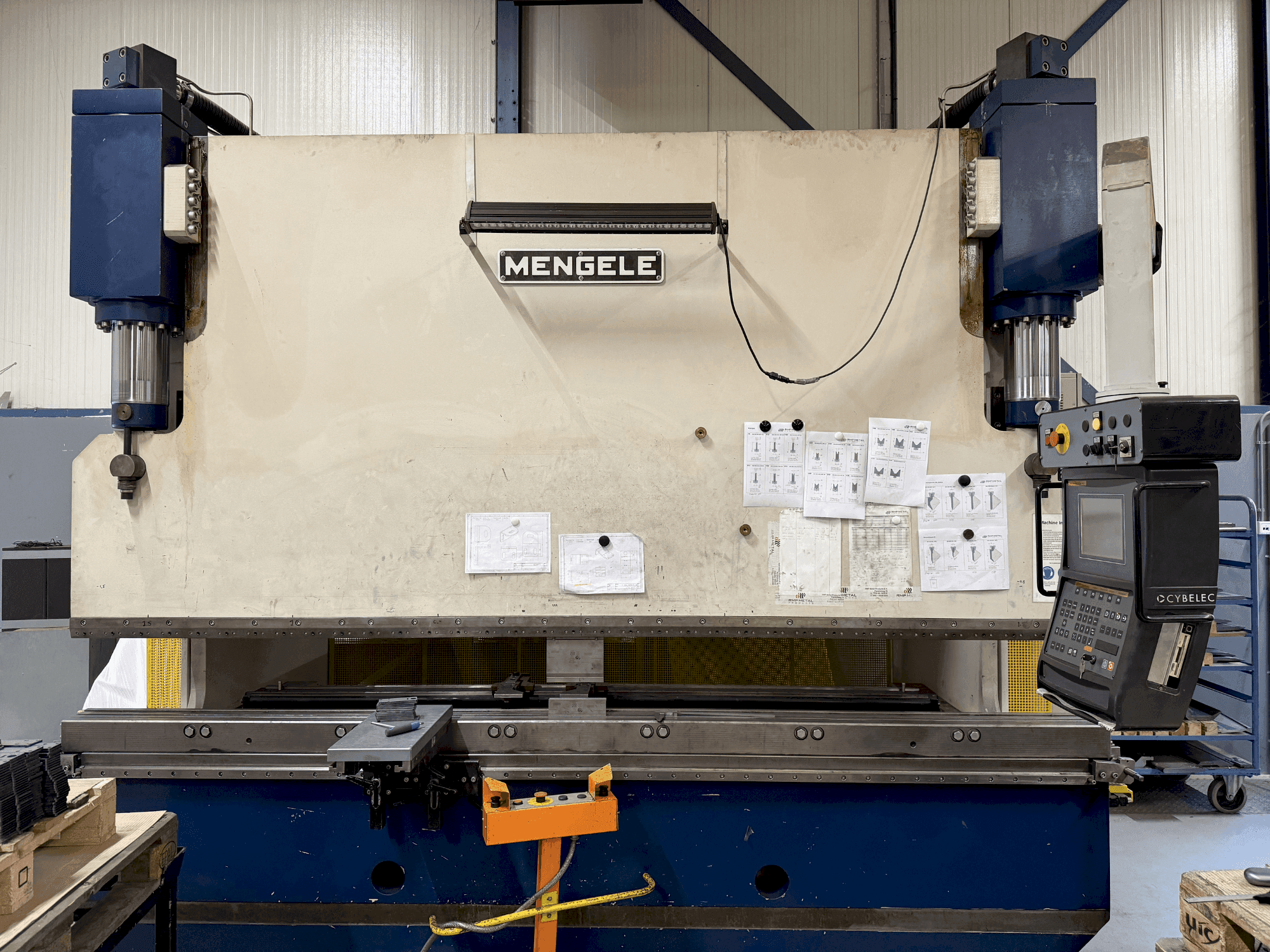 Front view of MENGELE HB175-30/35 machine