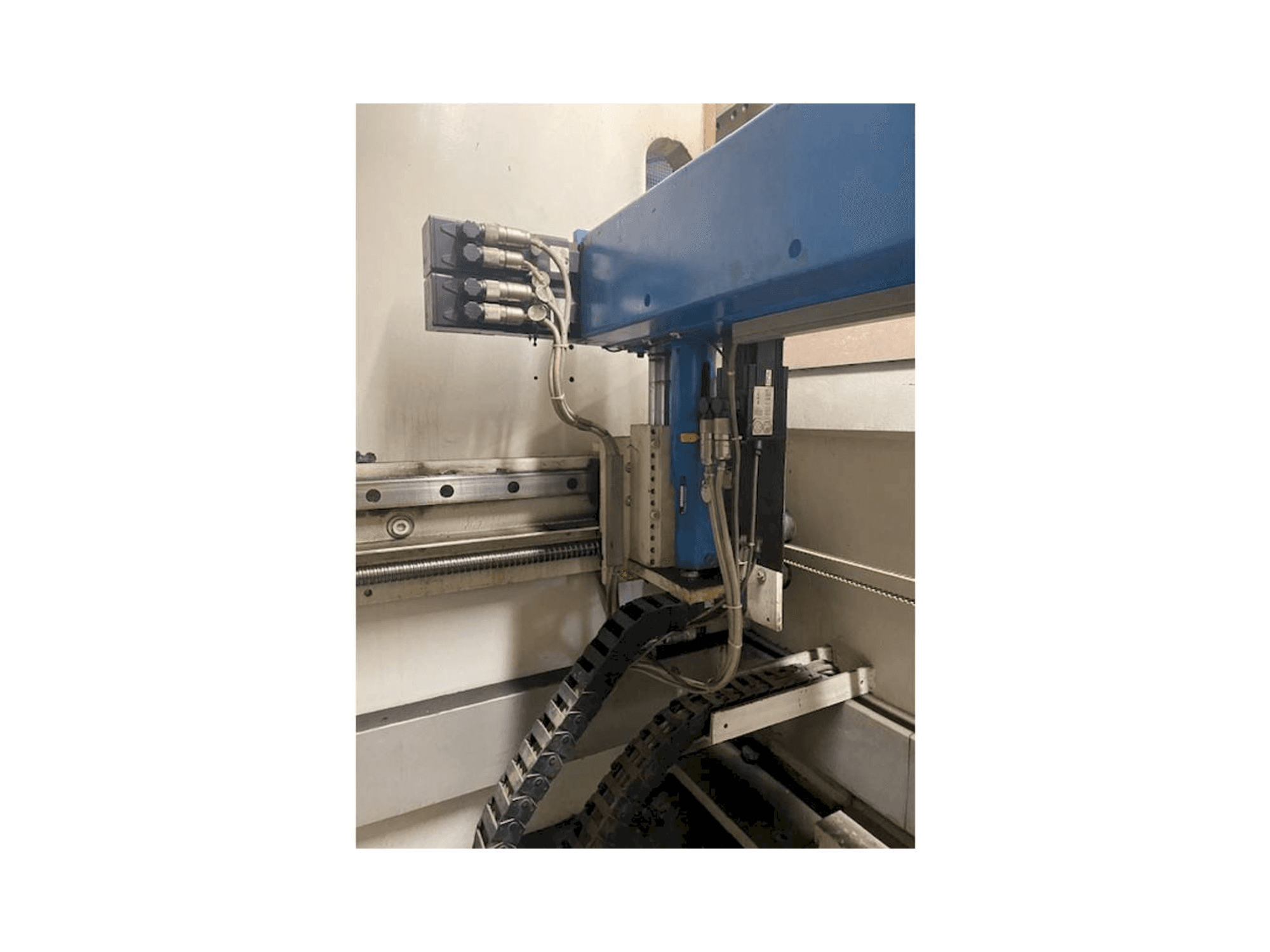 Vista frontal de la máquina EHT VarioPress 225-30