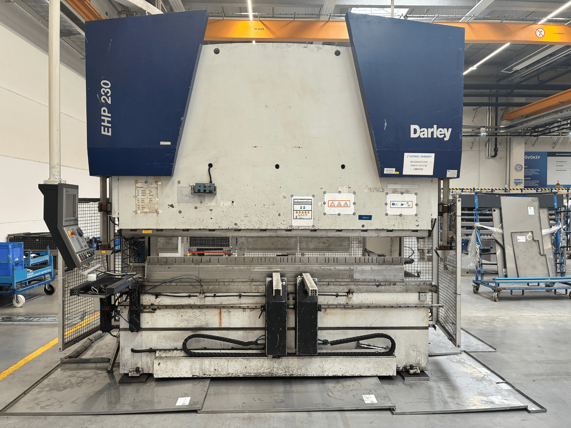 Prensa hidráulica Darley EHP-LS 230.31/25 en vista frontal, mostrando el panel de control y las etiquetas de seguridad.