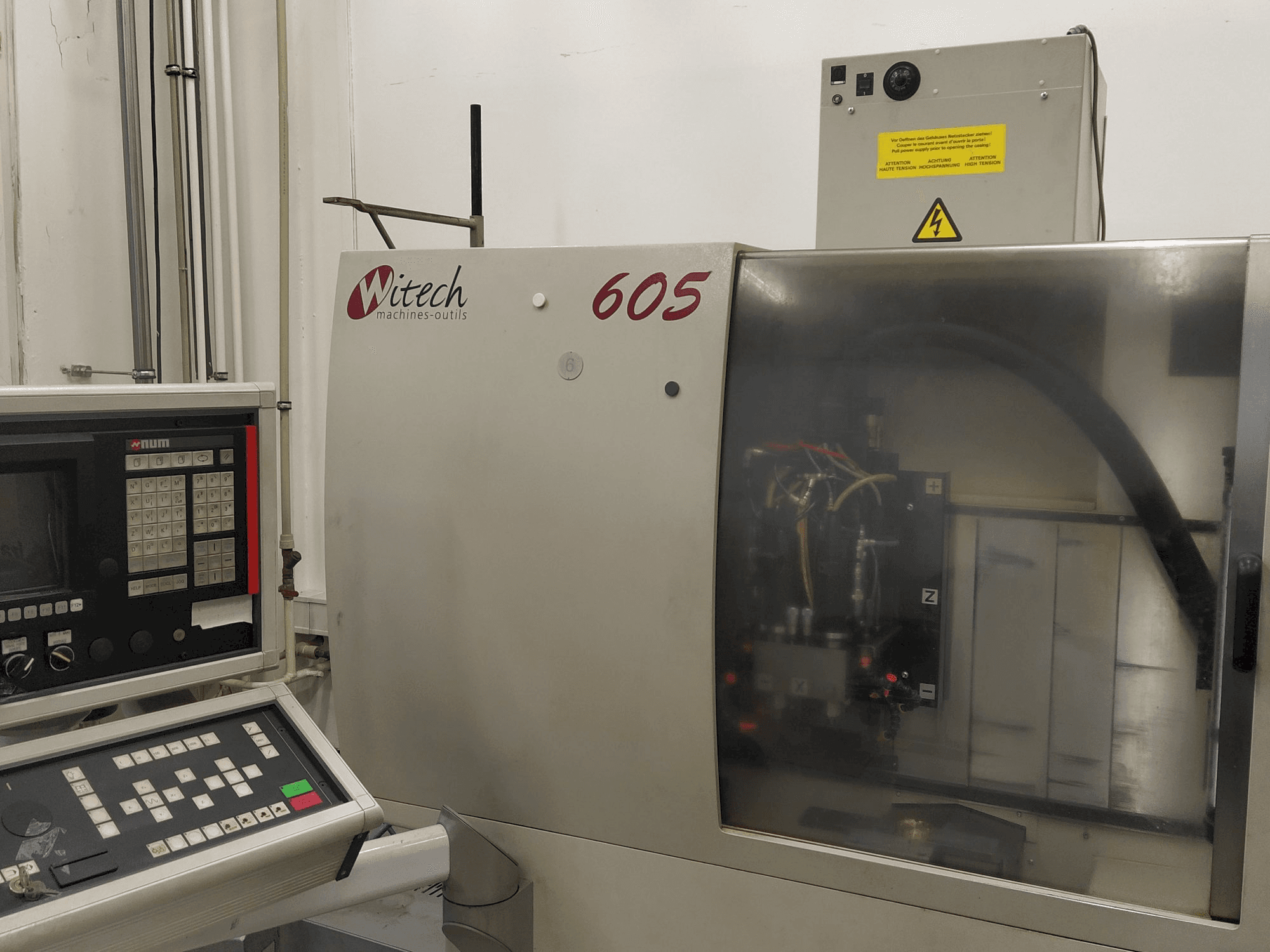 Vista frontal de la máquina Witech 605