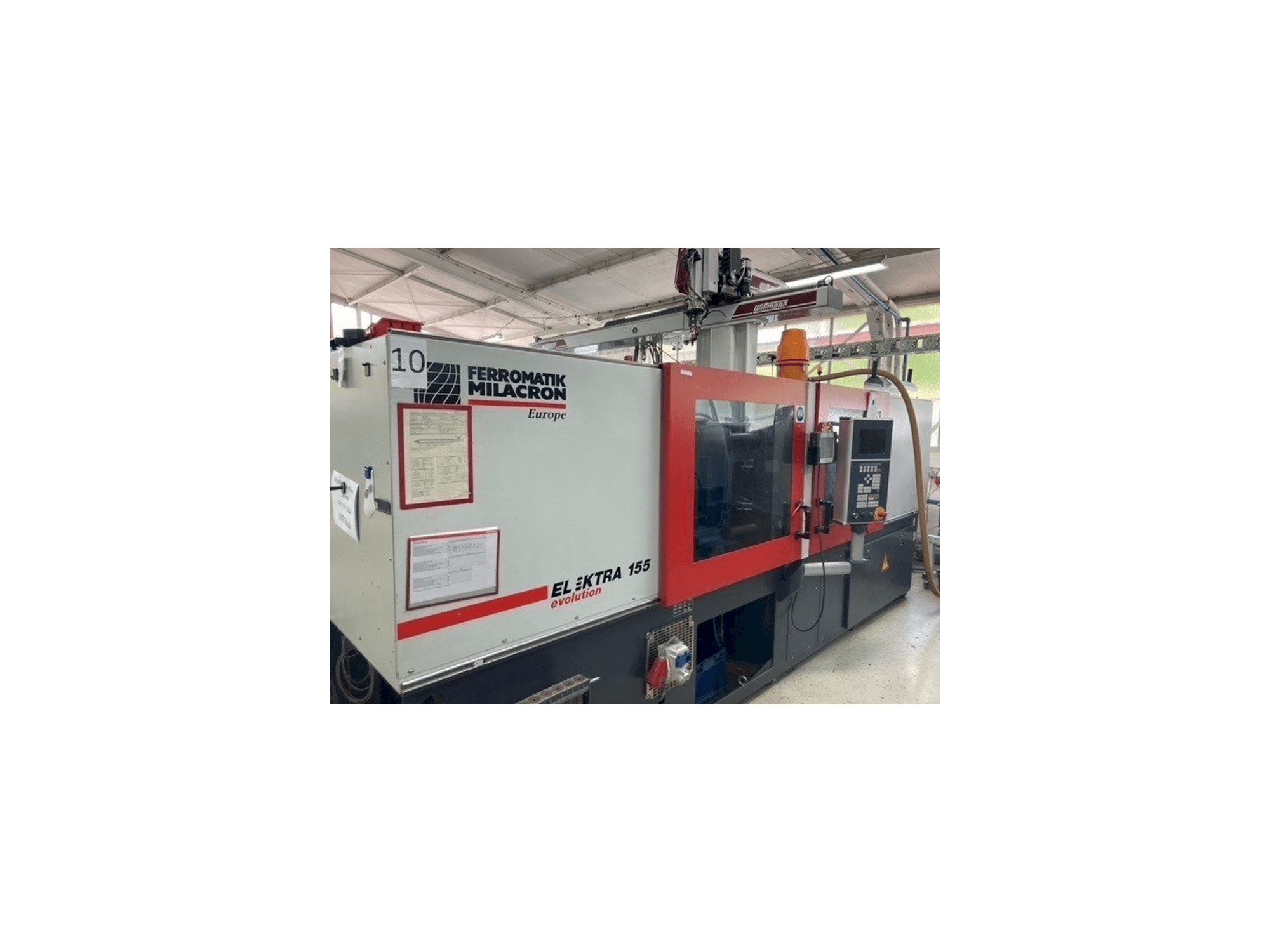 Vista frontal de la máquina FERROMATIK MILACRON EE 155