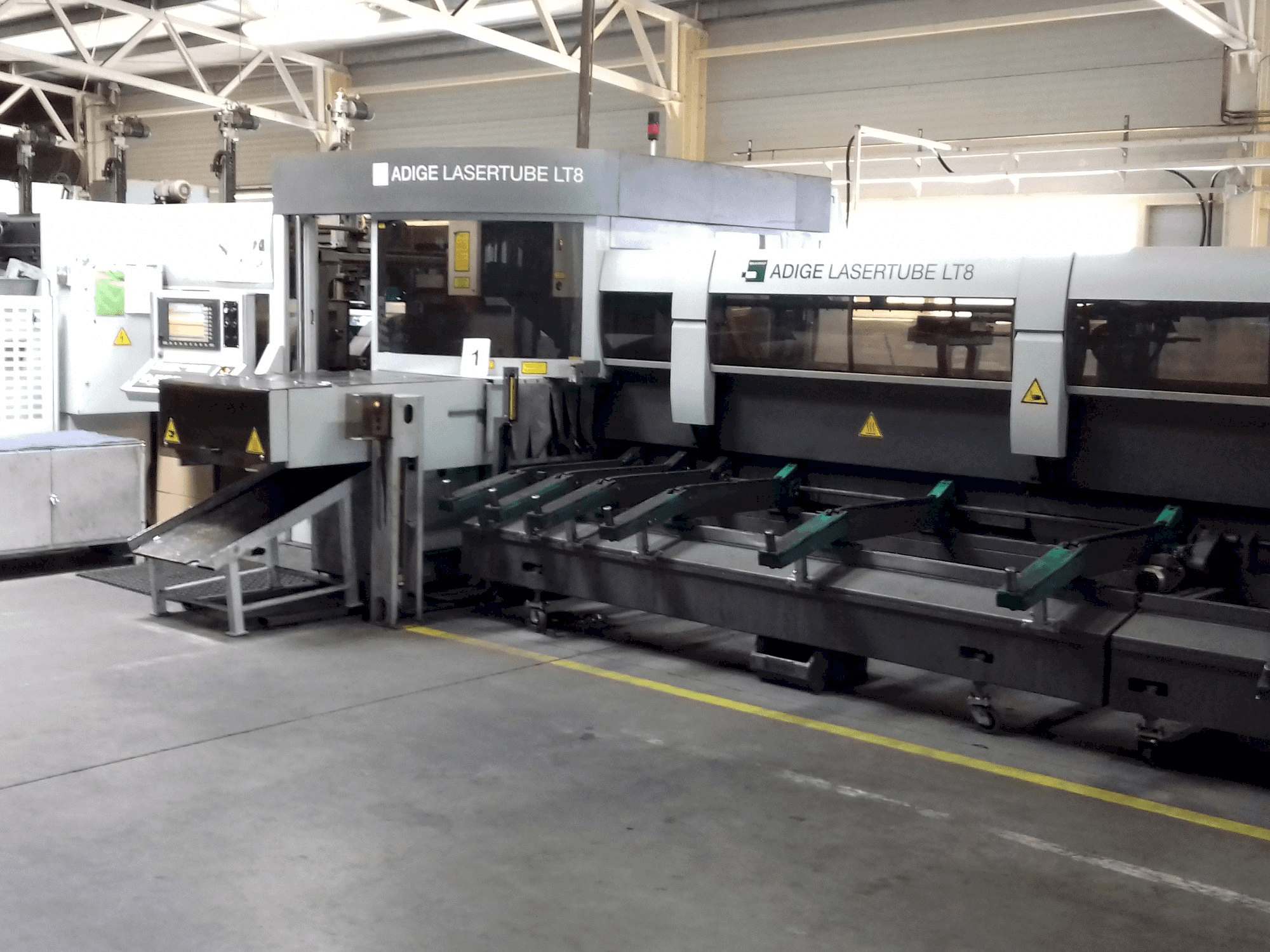 Vista frontal de la máquina ADIGE LT 8