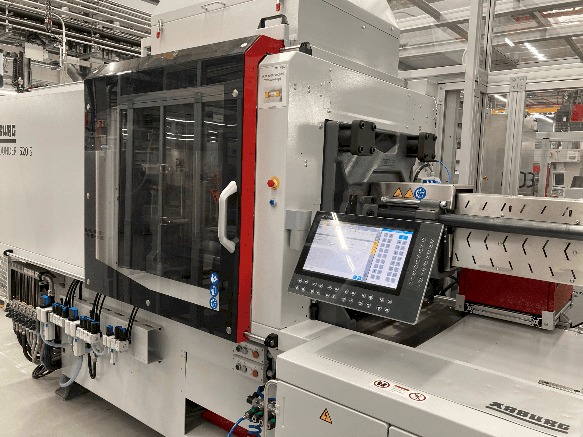 Vista frontal de la máquina Arburg Allrounder 520 S 1600-400