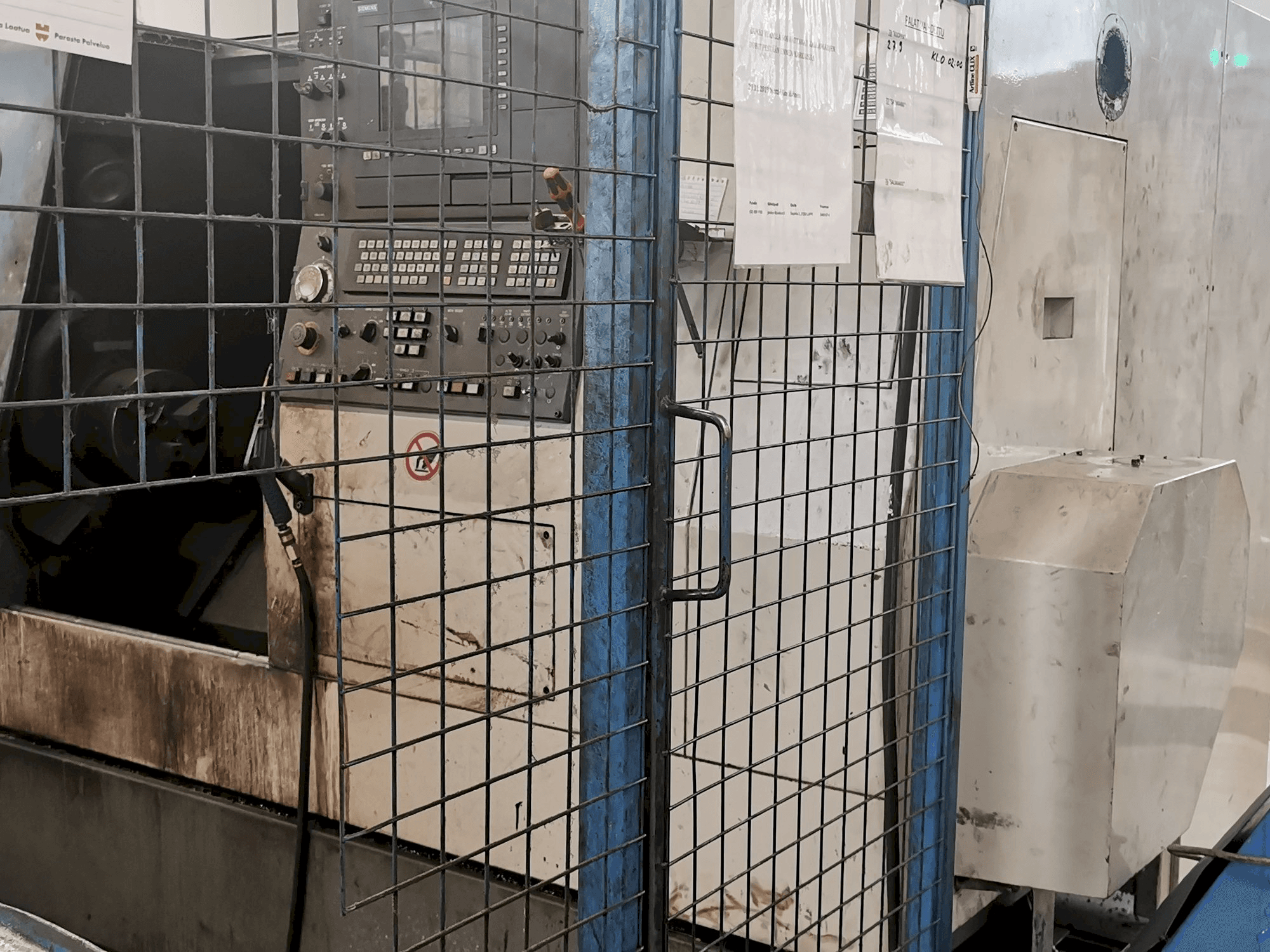 Vista frontal de la máquina Hyundai HIT 250 S