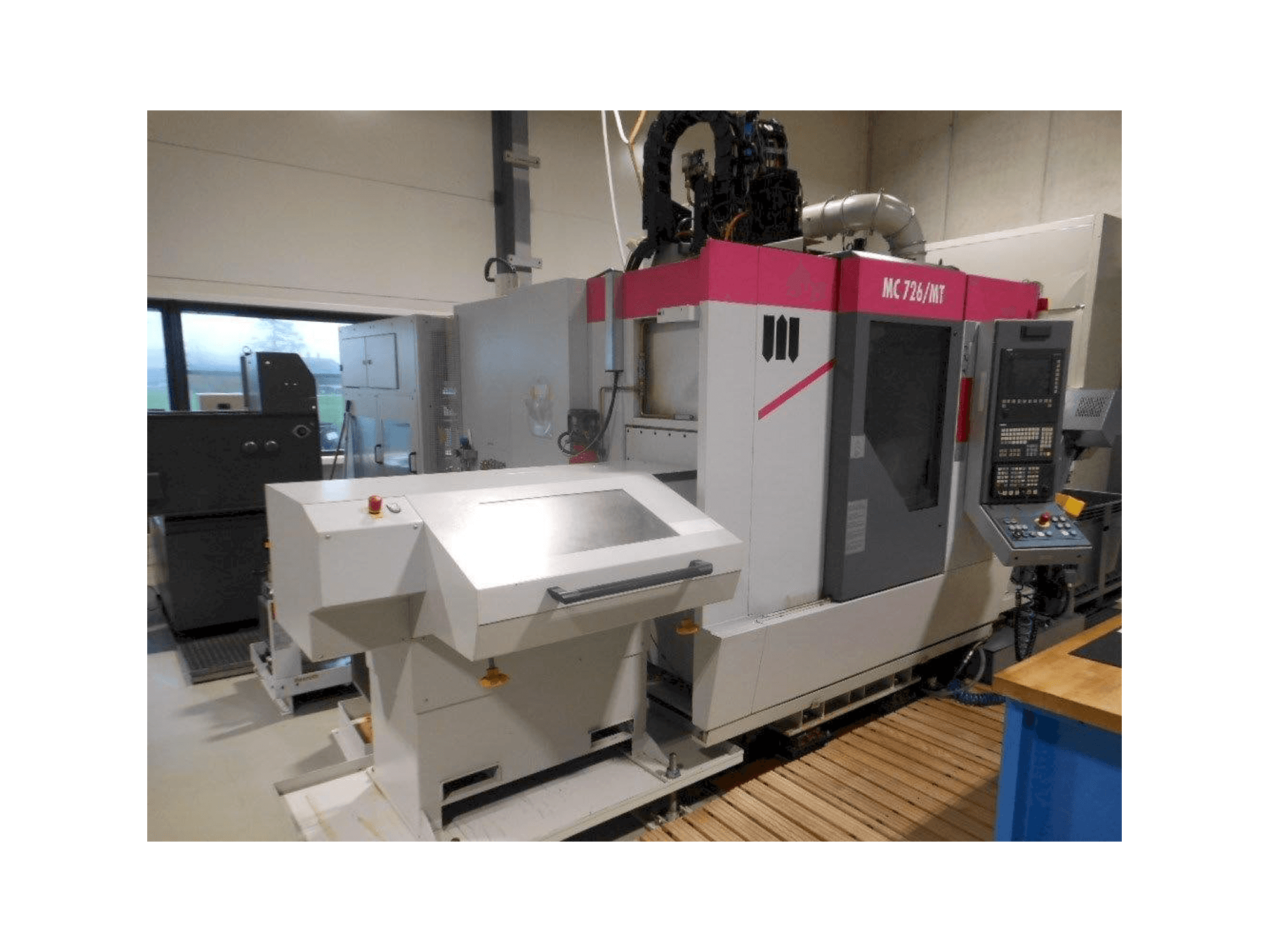 Vista frontal de la máquina STAMA MC 726