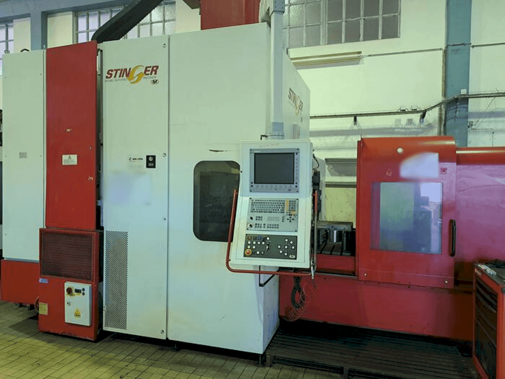 Vista frontal de la máquina FPT STINGER XL