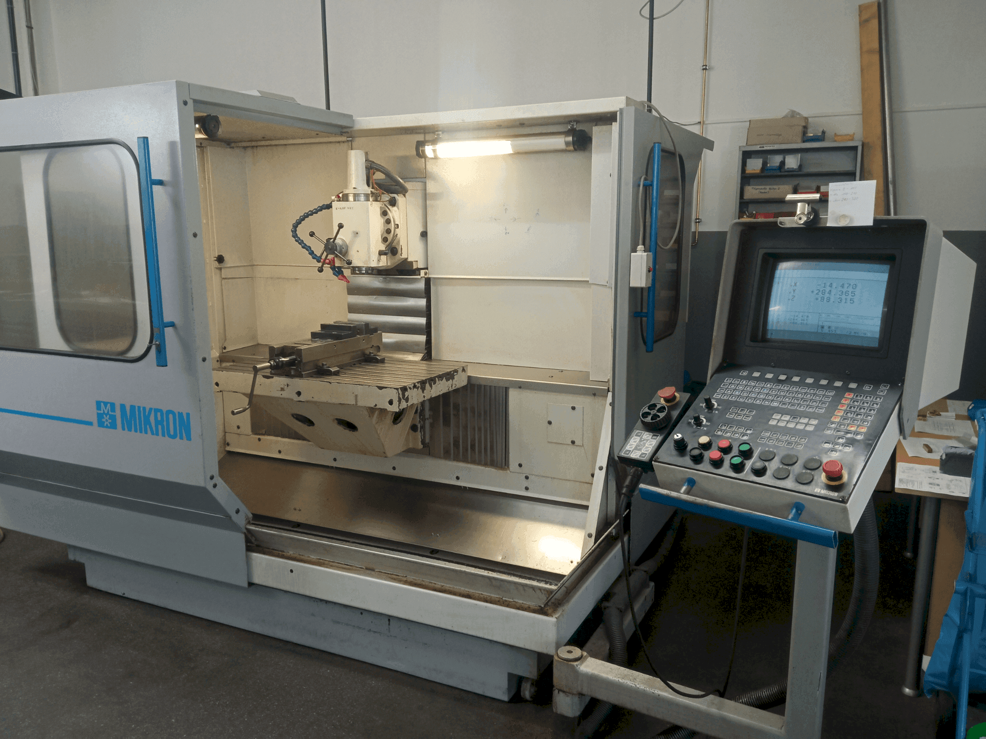 Front view of MIKRON UM 600 machine