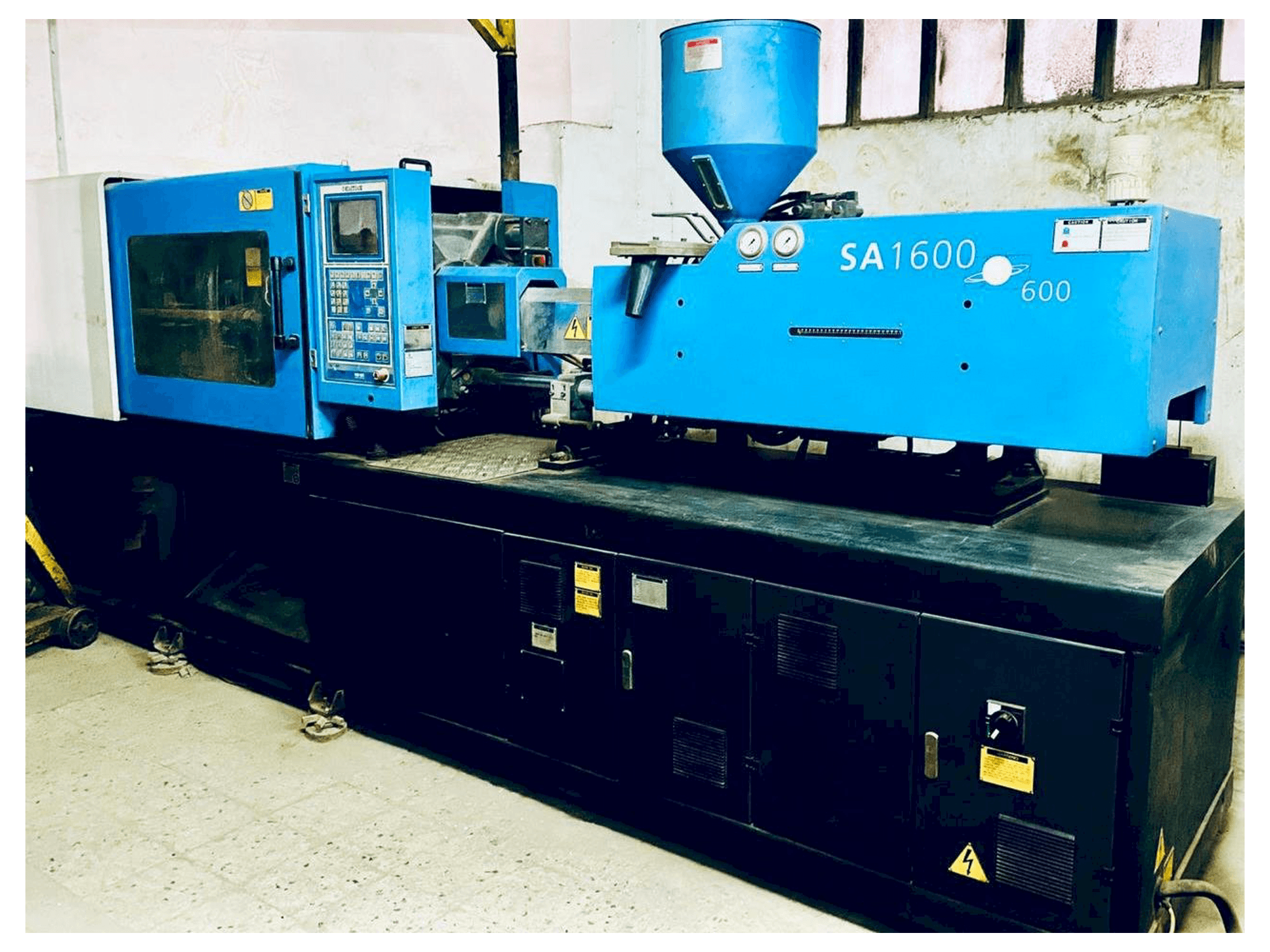 Vista frontal de la máquina HAITIAN SA 1600-600