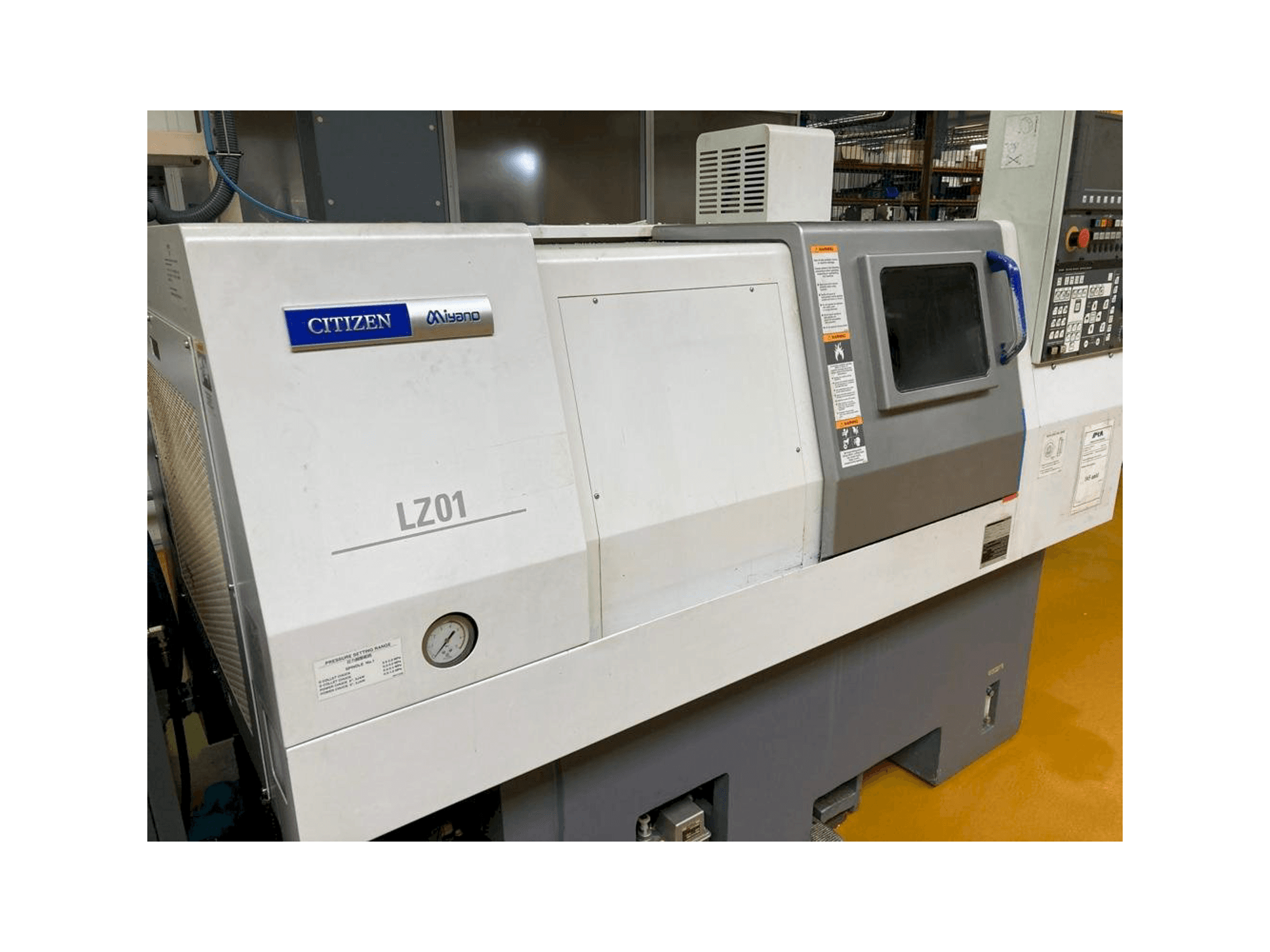 Vista frontal de la máquina Miyano LZ-01RY2