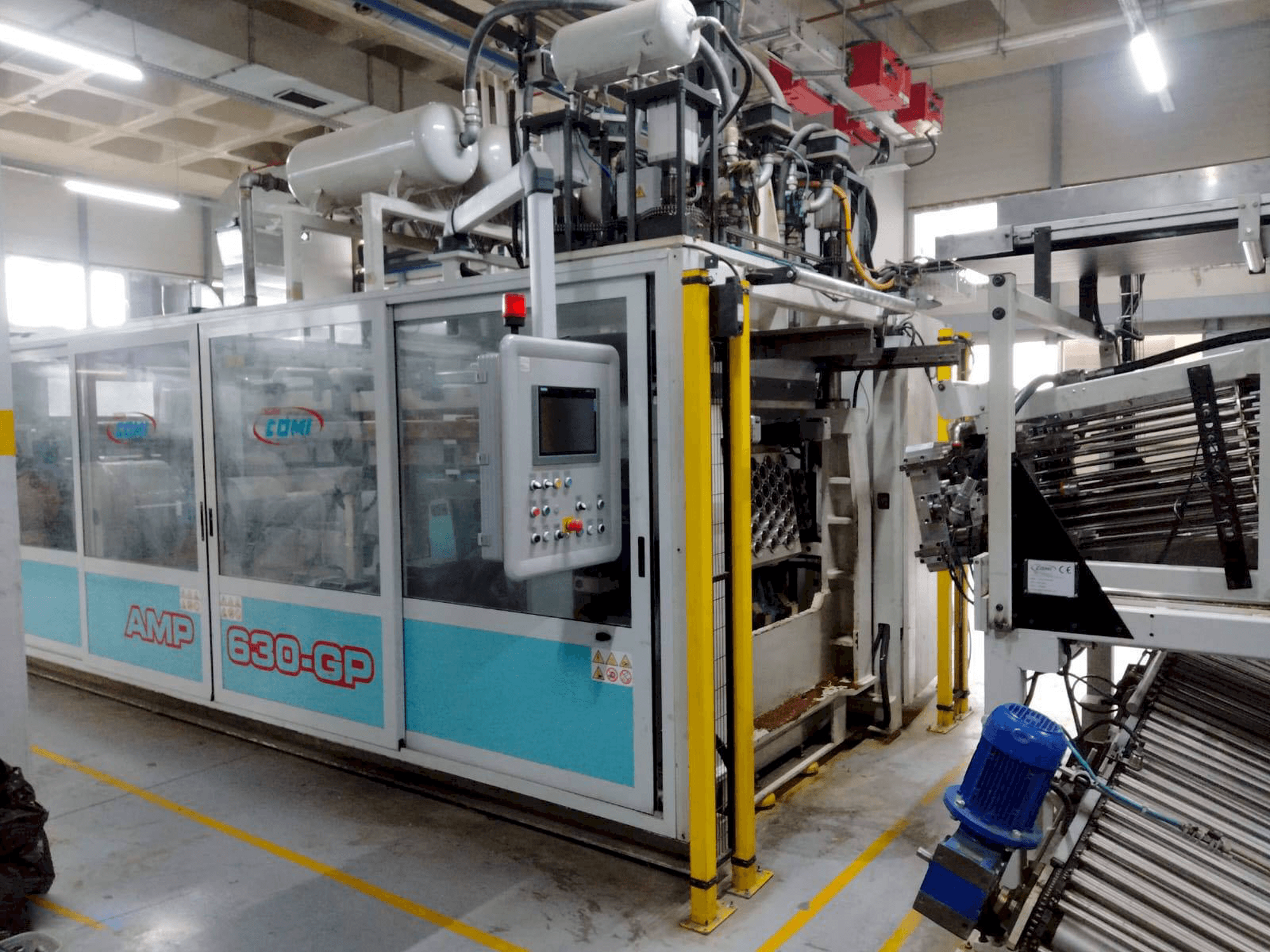Vista frontal de la máquina AMUT COMI AMP 630 GP/FL