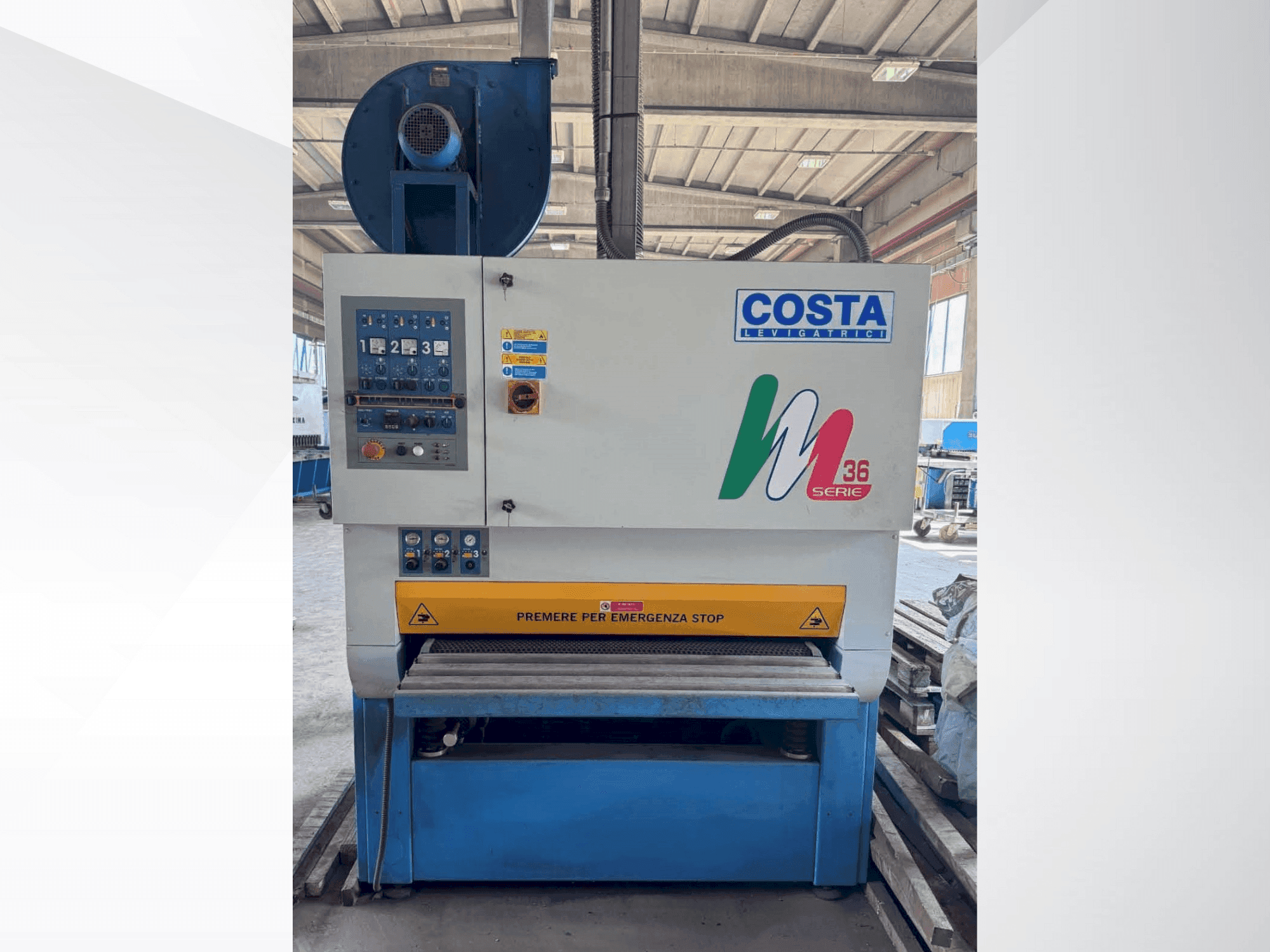 Vista frontal de la máquina Costa M36 CC1150