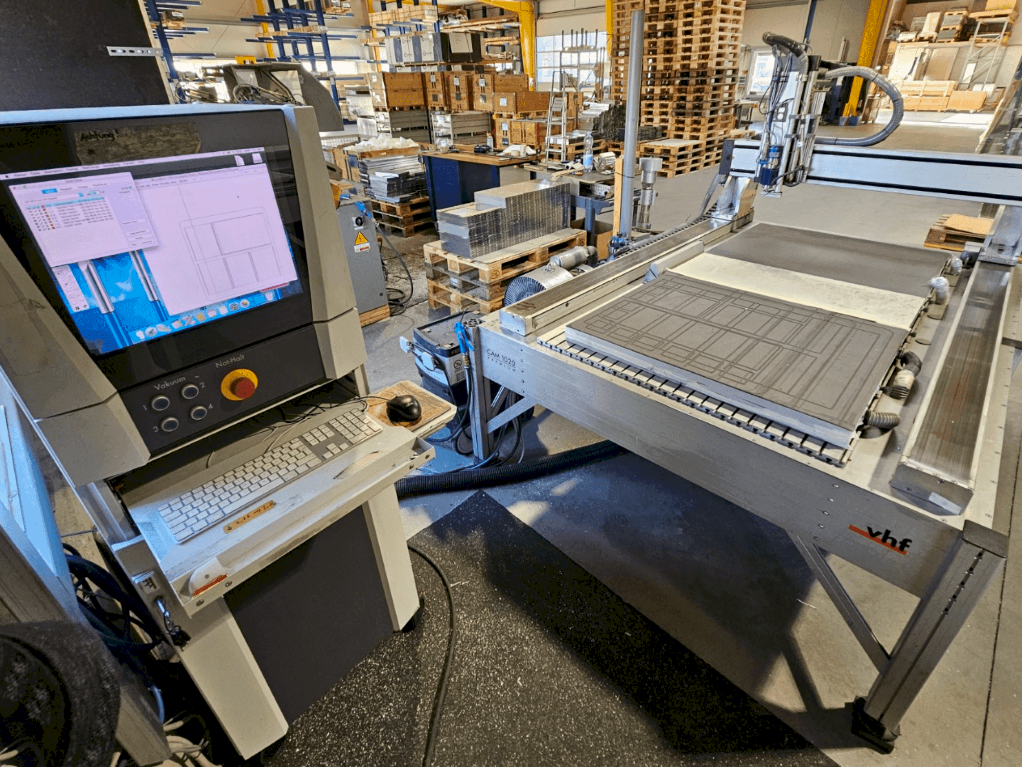 Vista frontal de la máquina VHF CAM 1020 Premium